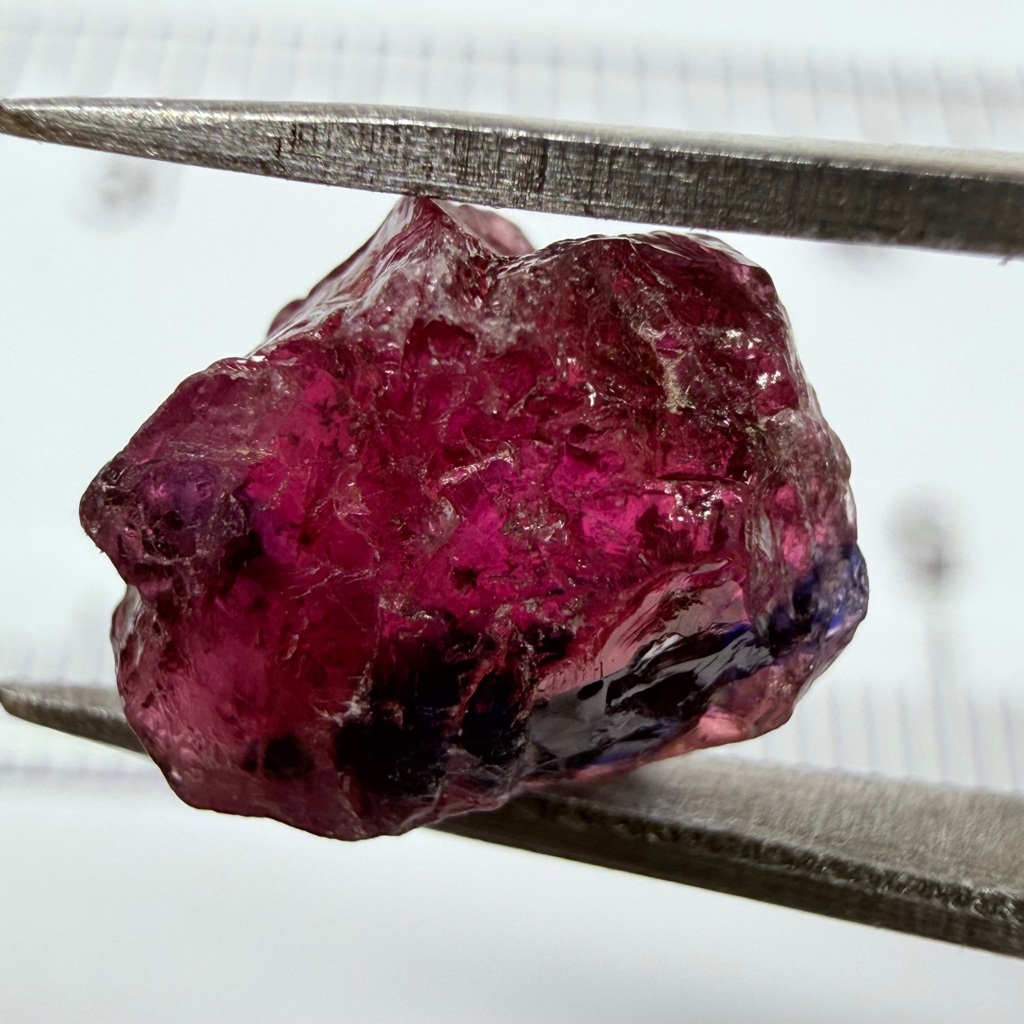 Winza Sapphire, 4.33ct, Winza, Tanzania, Untreated Unheated. There is a dividing crack in the middle, stone will need to be split in 2, one side would be vs-si, the other is smaller and si
