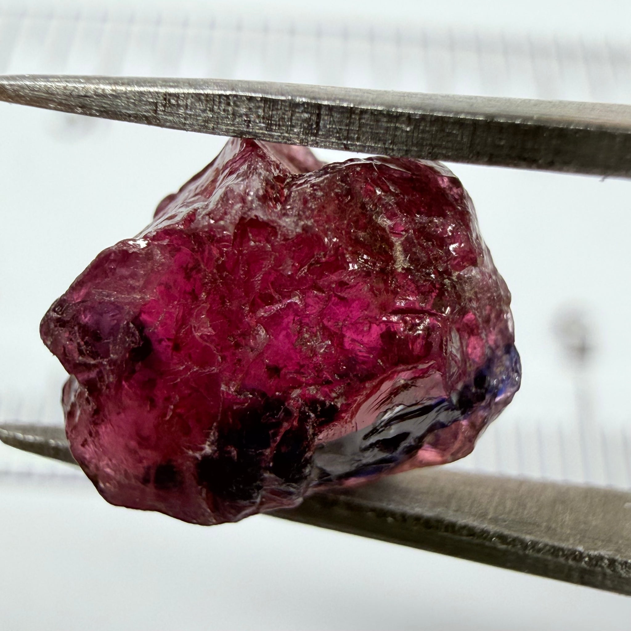 Winza Sapphire, 4.33ct, Winza, Tanzania, Untreated Unheated. There is a dividing crack in the middle, stone will need to be split in 2, one side would be vs-si, the other is smaller and si