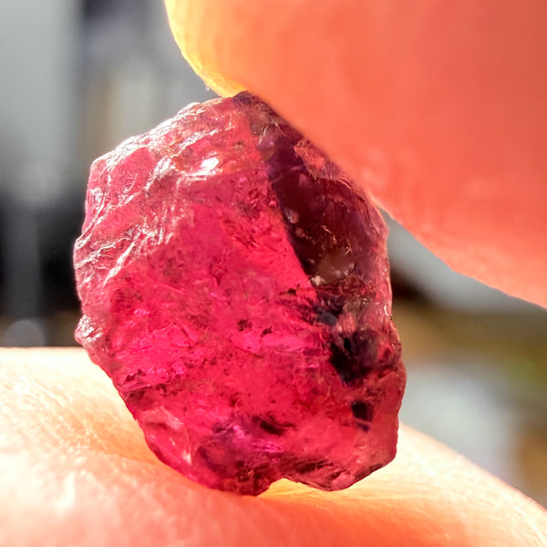 Winza Sapphire, 4.33ct, Winza, Tanzania, Untreated Unheated. There is a dividing crack in the middle, stone will need to be split in 2, one side would be vs-si, the other is smaller and si