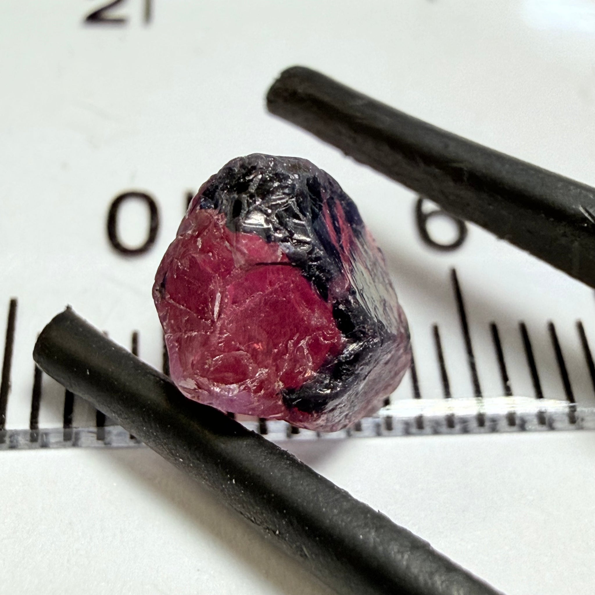 Winza Sapphire, 3.52ct, Winza, Tanzania, Untreated Unheated, cracks on the outside that will need to be removed before faceting, rest vs- vvs, see the brighter backlit pics, I have indicated crack positions