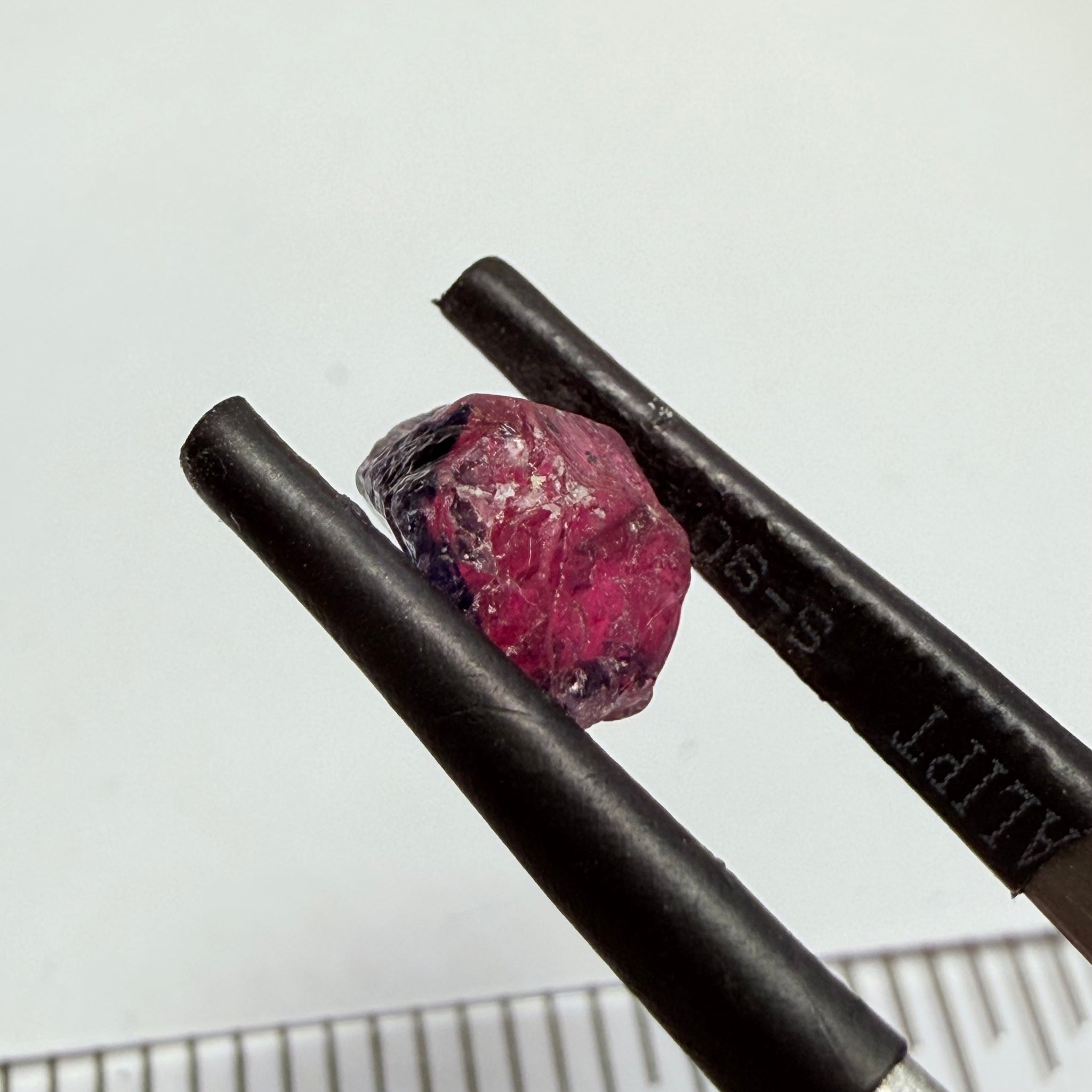 Winza Sapphire, 3.52ct, Winza, Tanzania, Untreated Unheated, cracks on the outside that will need to be removed before faceting, rest vs- vvs, see the brighter backlit pics, I have indicated crack positions