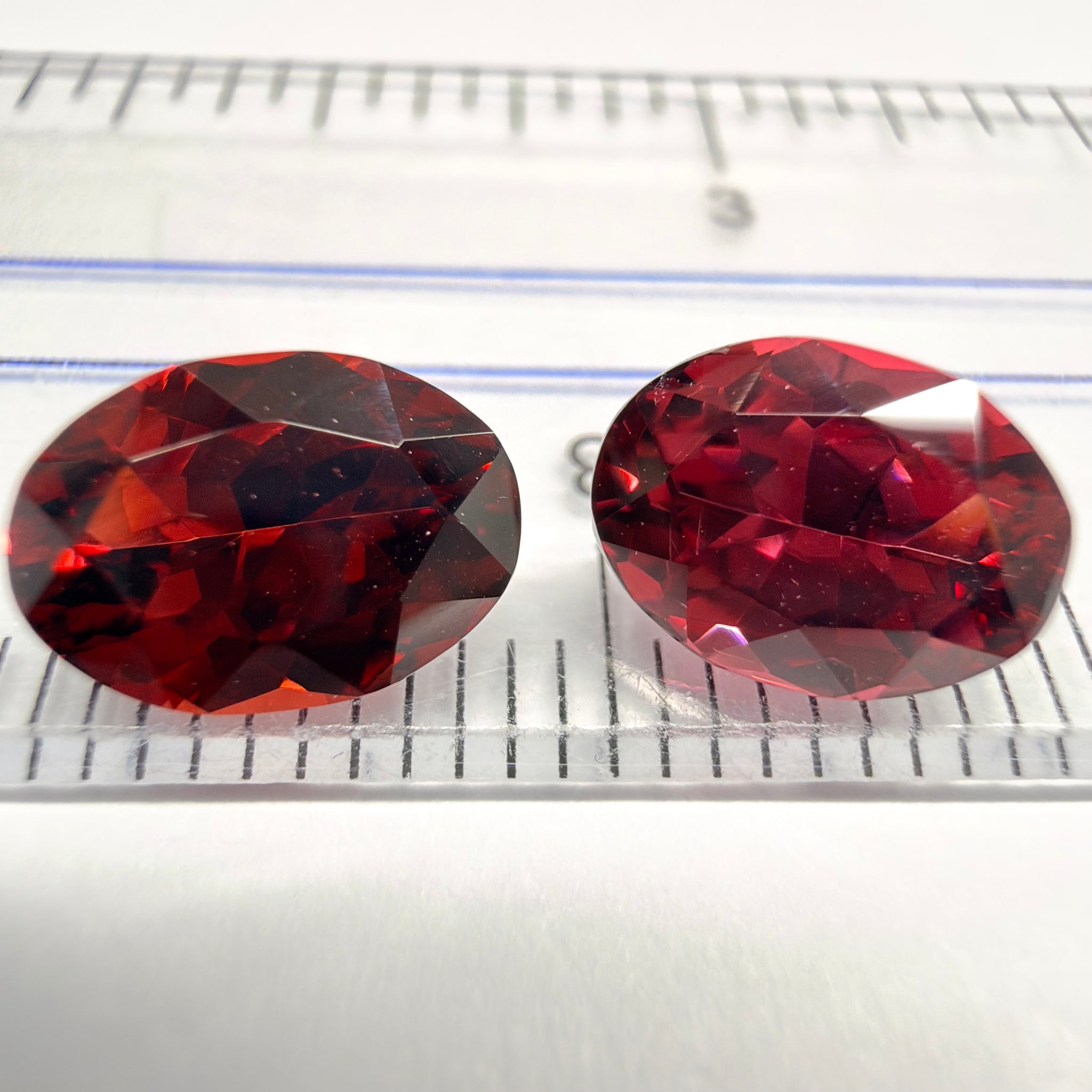 Garnet, 3.70ct, pair, mismatched colours, Tanzania, Untreated Unheated