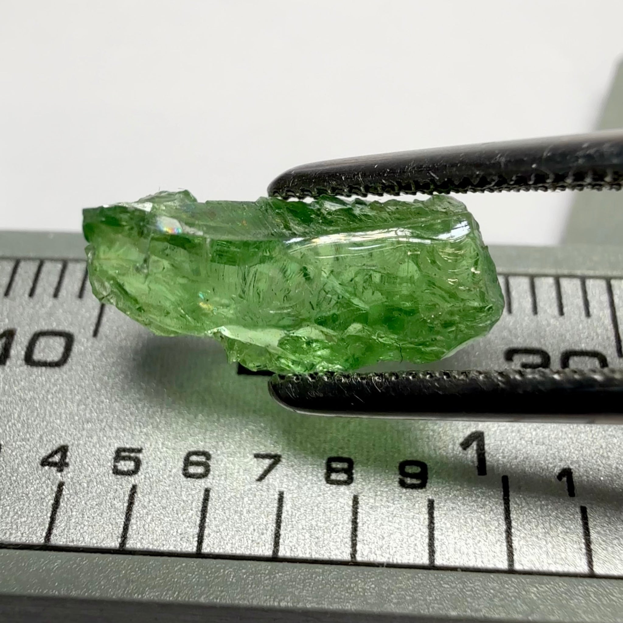 Tsavorite Garnet, Tanzania, 3.16ct, Untreated Unheated, cracks on the outside, inside VS-Si challenging shape, maybe cut a baguette shape