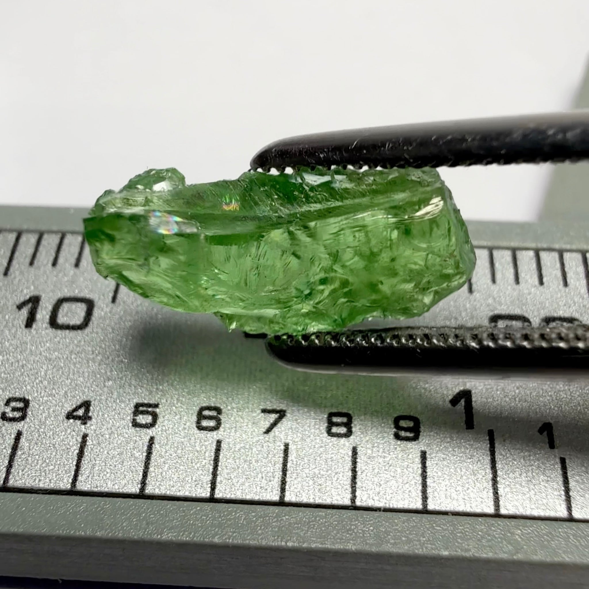 Tsavorite Garnet, Tanzania, 3.16ct, Untreated Unheated, cracks on the outside, inside VS-Si challenging shape, maybe cut a baguette shape