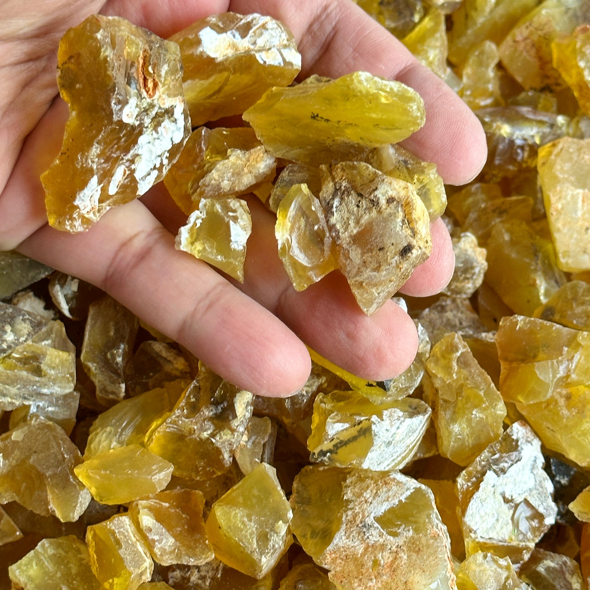 Honey Opal, Kigoma, Tanzania, 1 Kilo Bag, great for cabbing and faceting, (see close-ups in photos), polishes really well, if you want to see how polished cabs from this material looks reach out, also good for retailing and selling at shows