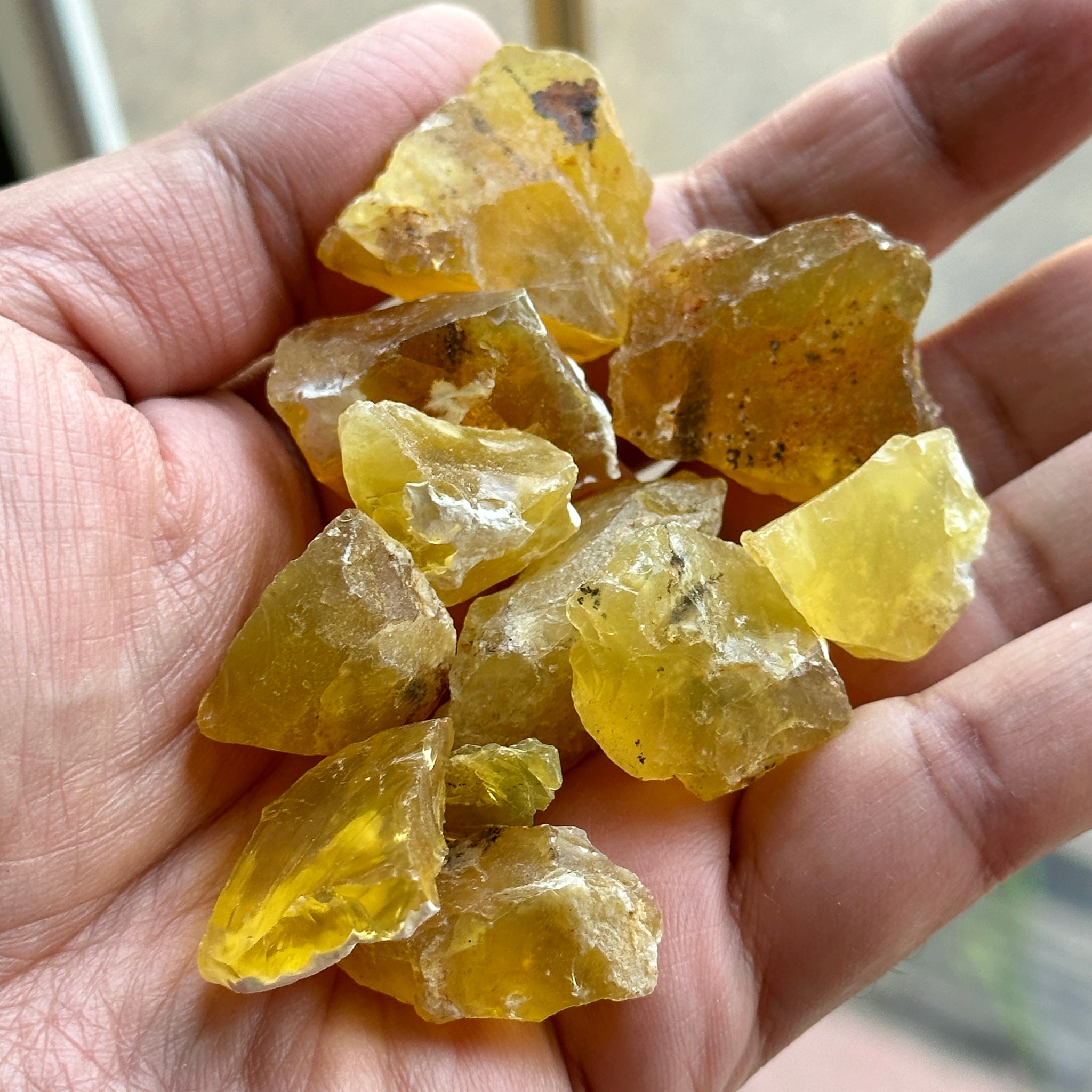 Honey Opal, Kigoma, Tanzania, 1 Kilo Bag, great for cabbing and faceting, (see close-ups in photos), polishes really well, if you want to see how polished cabs from this material looks reach out, also good for retailing and selling at shows