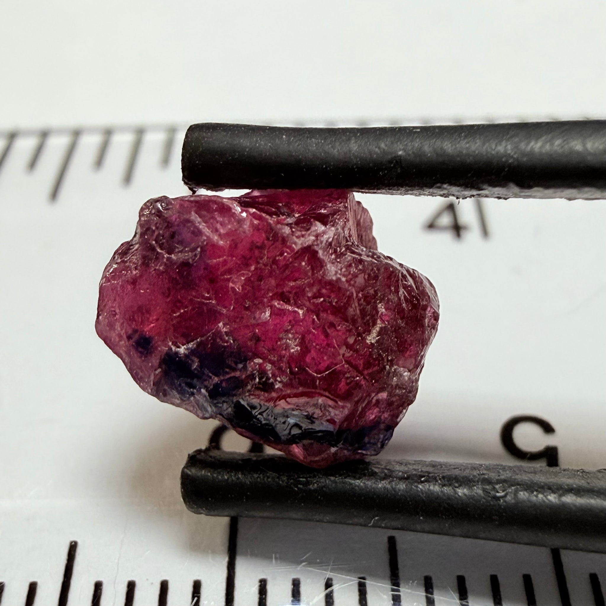 Winza Sapphire, 4.33ct, Winza, Tanzania, Untreated Unheated. There is a dividing crack in the middle, stone will need to be split in 2, one side would be vs-si, the other is smaller and si