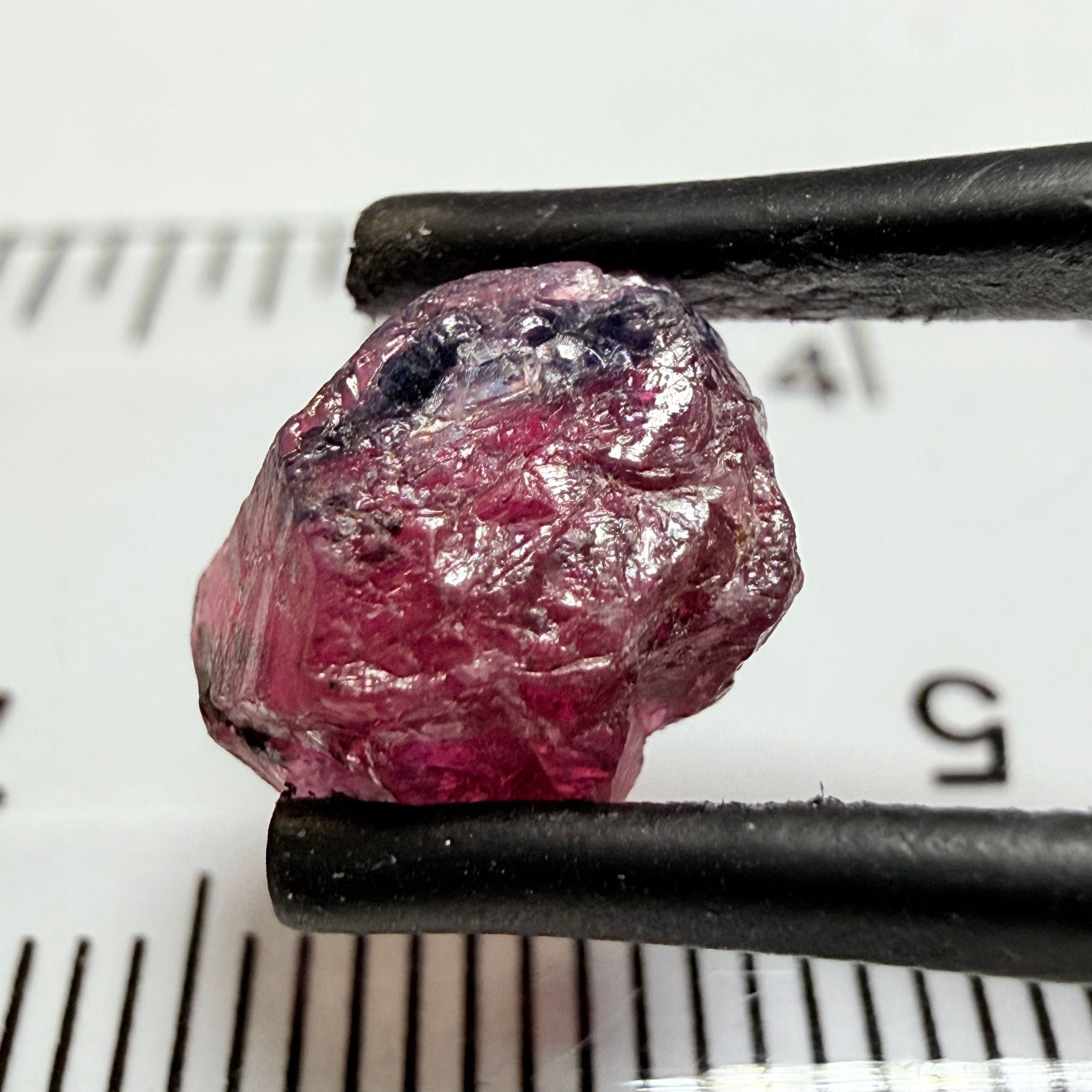 Winza Sapphire, 4.33ct, Winza, Tanzania, Untreated Unheated. There is a dividing crack in the middle, stone will need to be split in 2, one side would be vs-si, the other is smaller and si