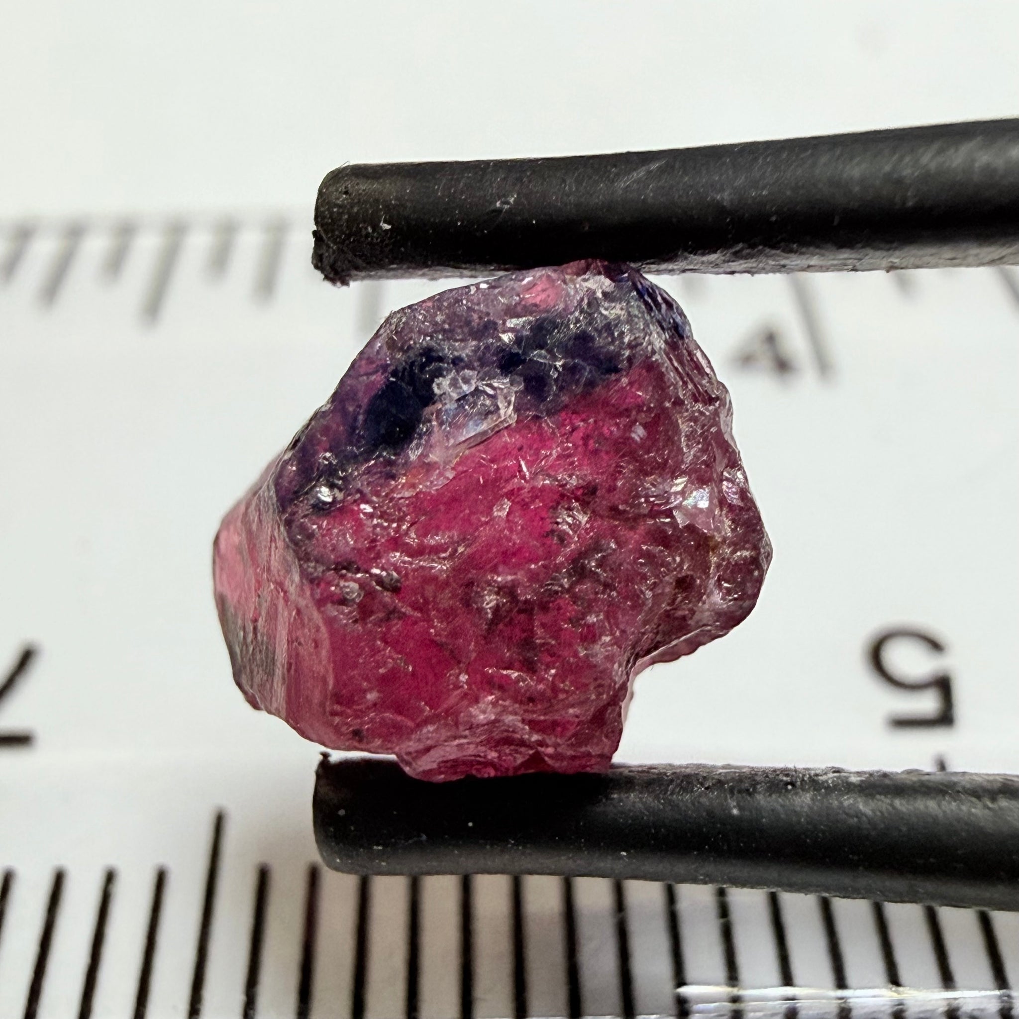 Winza Sapphire, 4.33ct, Winza, Tanzania, Untreated Unheated. There is a dividing crack in the middle, stone will need to be split in 2, one side would be vs-si, the other is smaller and si