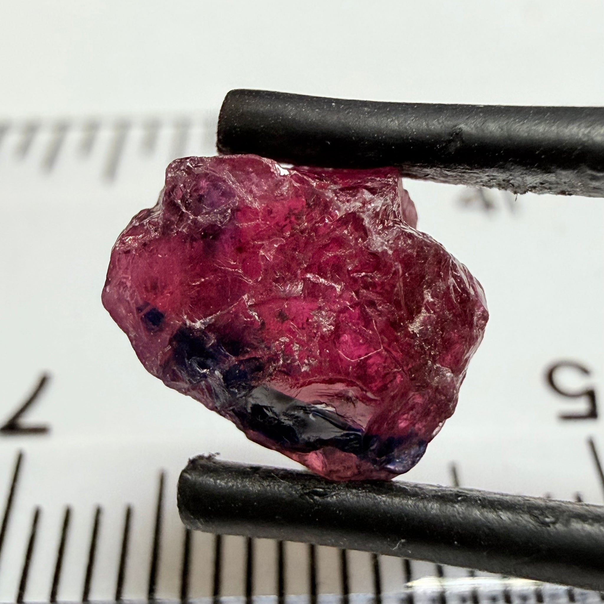 Winza Sapphire, 4.33ct, Winza, Tanzania, Untreated Unheated. There is a dividing crack in the middle, stone will need to be split in 2, one side would be vs-si, the other is smaller and si