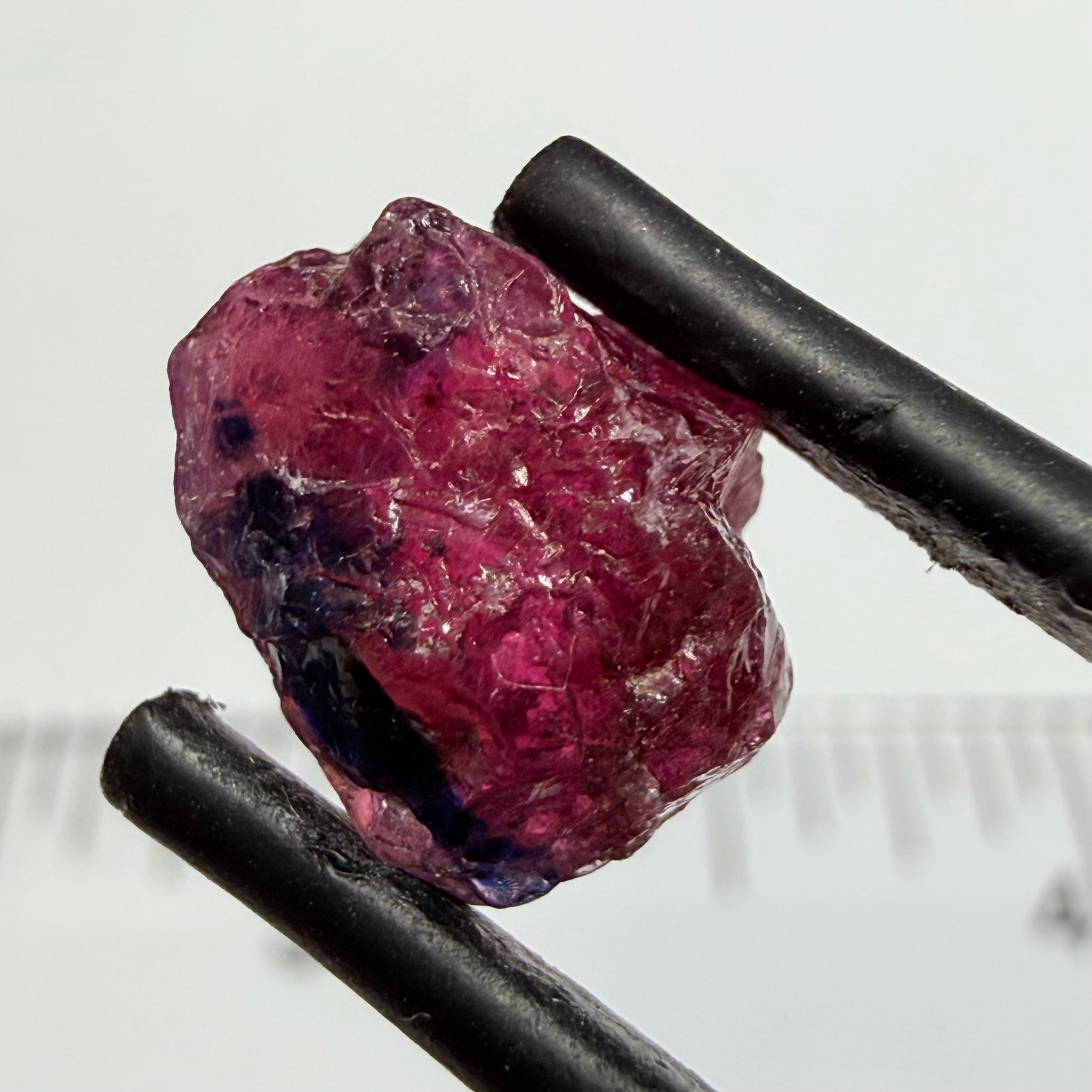 Winza Sapphire, 4.33ct, Winza, Tanzania, Untreated Unheated. There is a dividing crack in the middle, stone will need to be split in 2, one side would be vs-si, the other is smaller and si