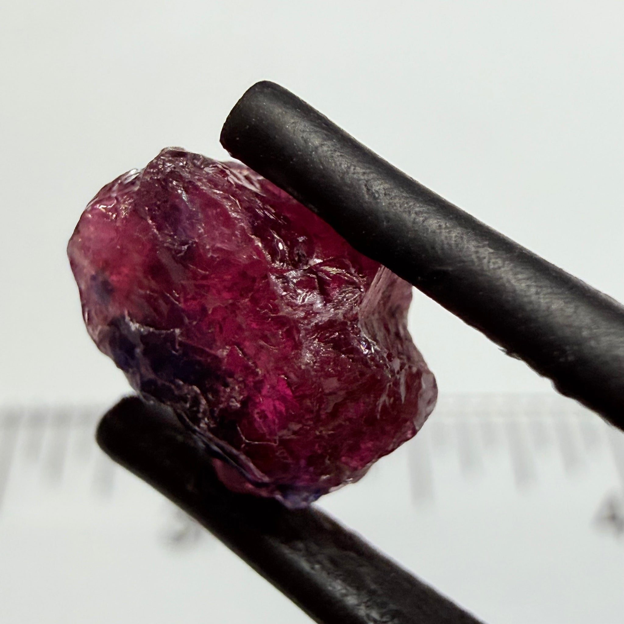 Winza Sapphire, 4.33ct, Winza, Tanzania, Untreated Unheated. There is a dividing crack in the middle, stone will need to be split in 2, one side would be vs-si, the other is smaller and si