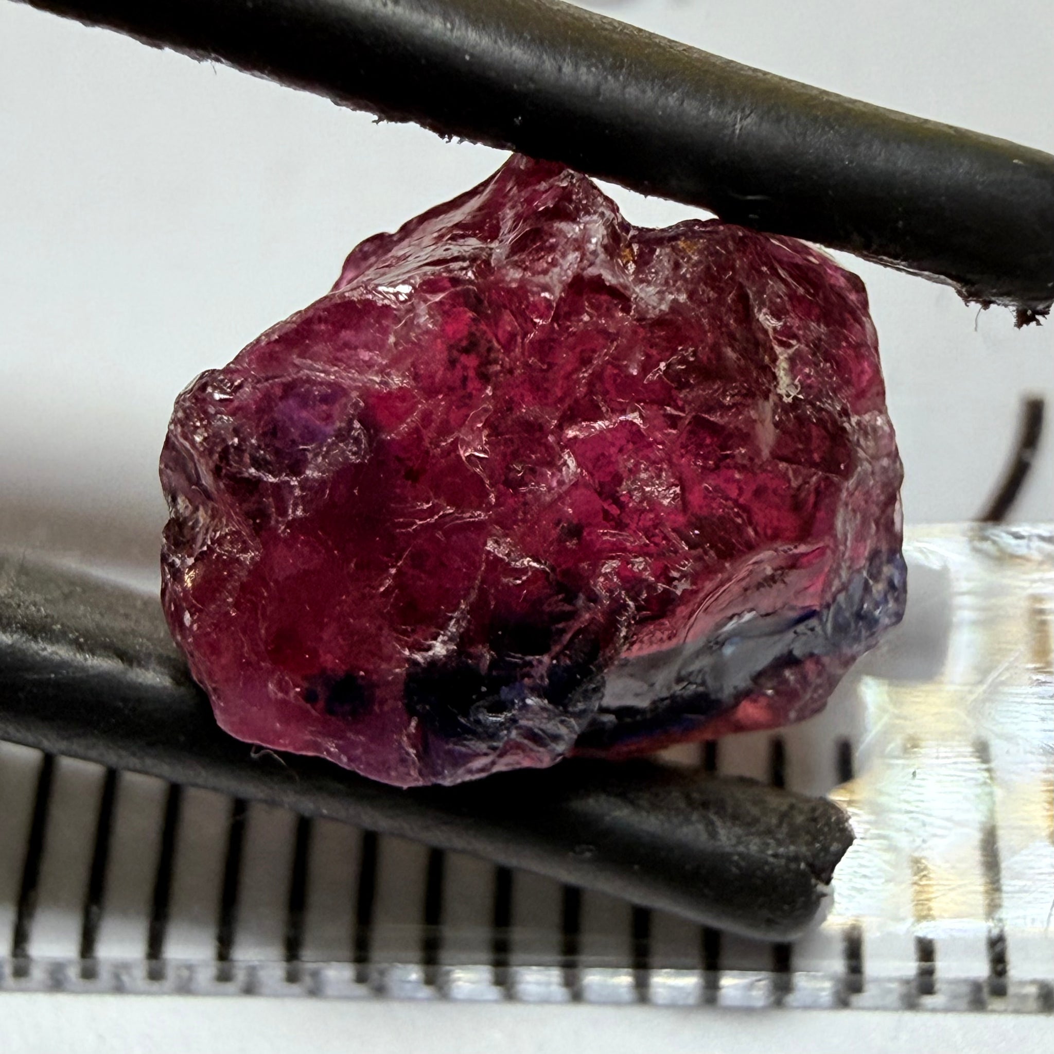 Winza Sapphire, 4.33ct, Winza, Tanzania, Untreated Unheated. There is a dividing crack in the middle, stone will need to be split in 2, one side would be vs-si, the other is smaller and si
