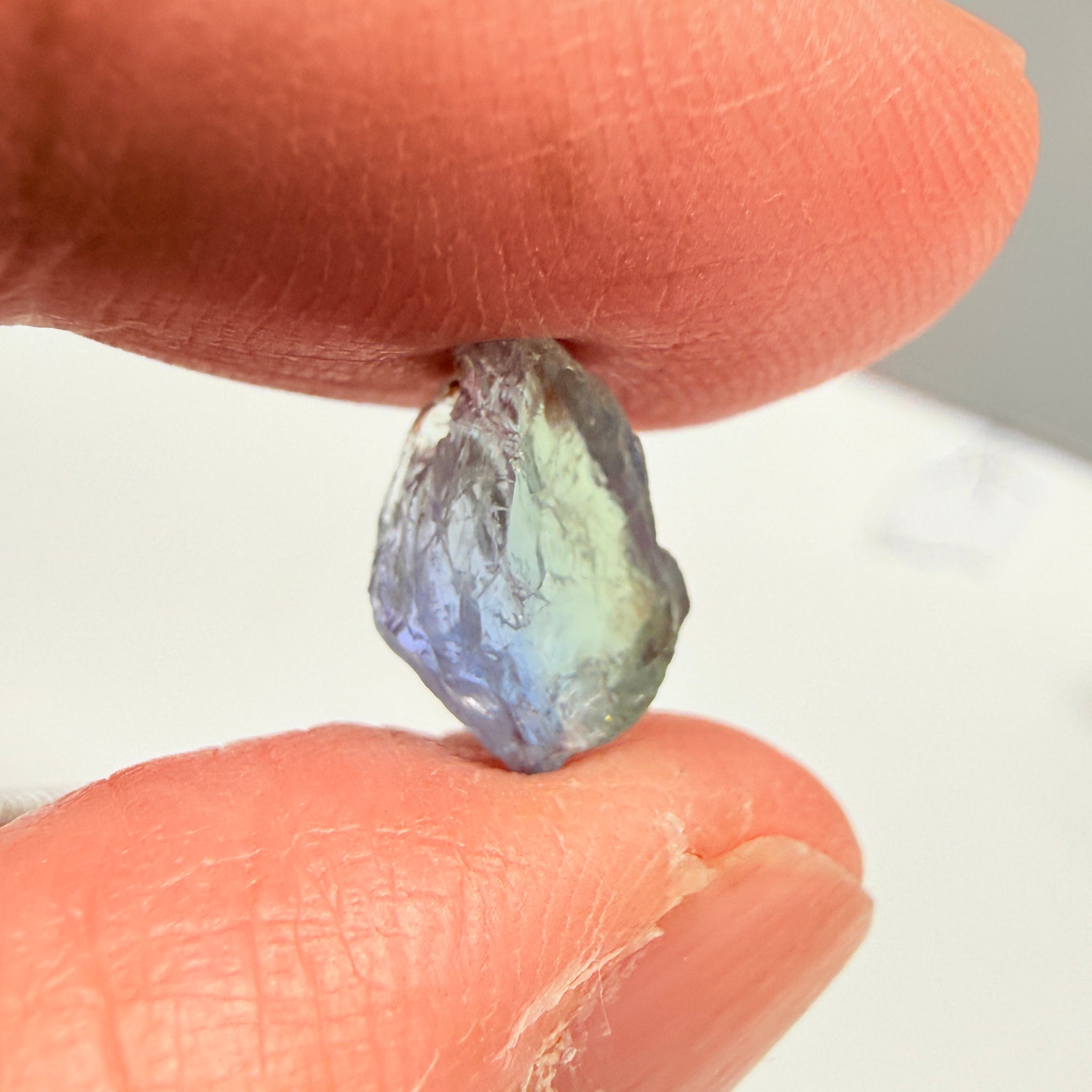 Tanzanite, 3.94ct, Tanzania, Untreated Unheated, crack on one side rest vvs-if see pic