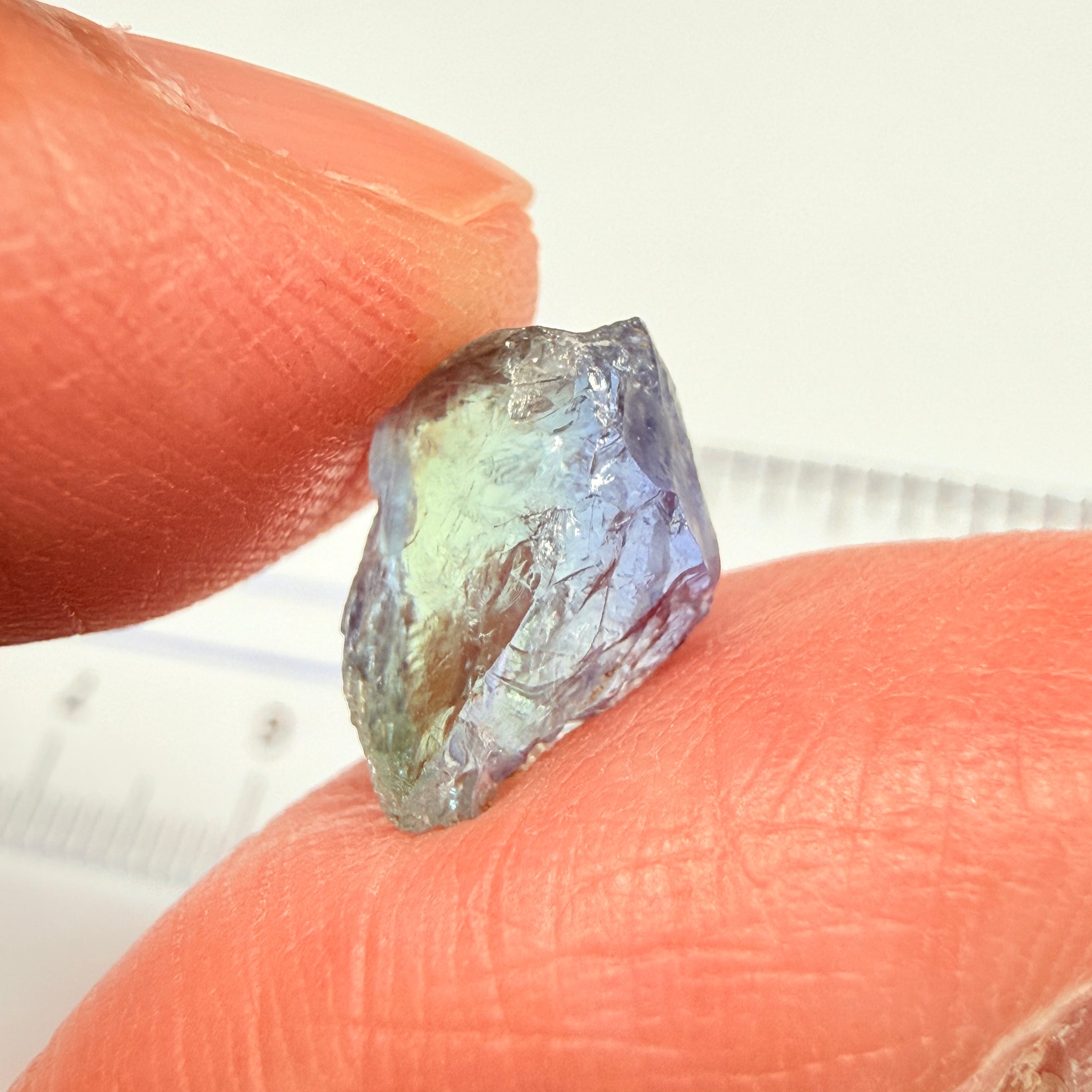 Tanzanite, 3.94ct, Tanzania, Untreated Unheated, crack on one side rest vvs-if see pic