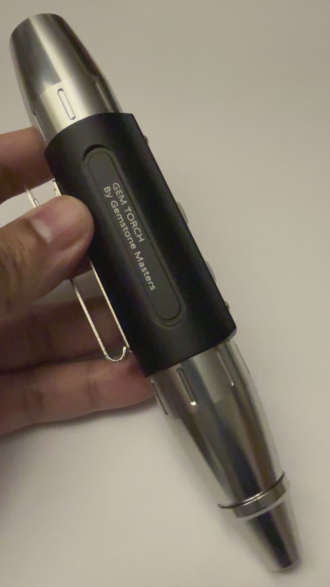 Gem Torch by Gemstone Masters, 6 function gem torch, strong power UV 365nm and 395nm, belt clip and 2 light focusing cones, 98% cri white bulb, 2-year warranty (excluding damage or wear and tear), we are the agents for this. Ships worldwide