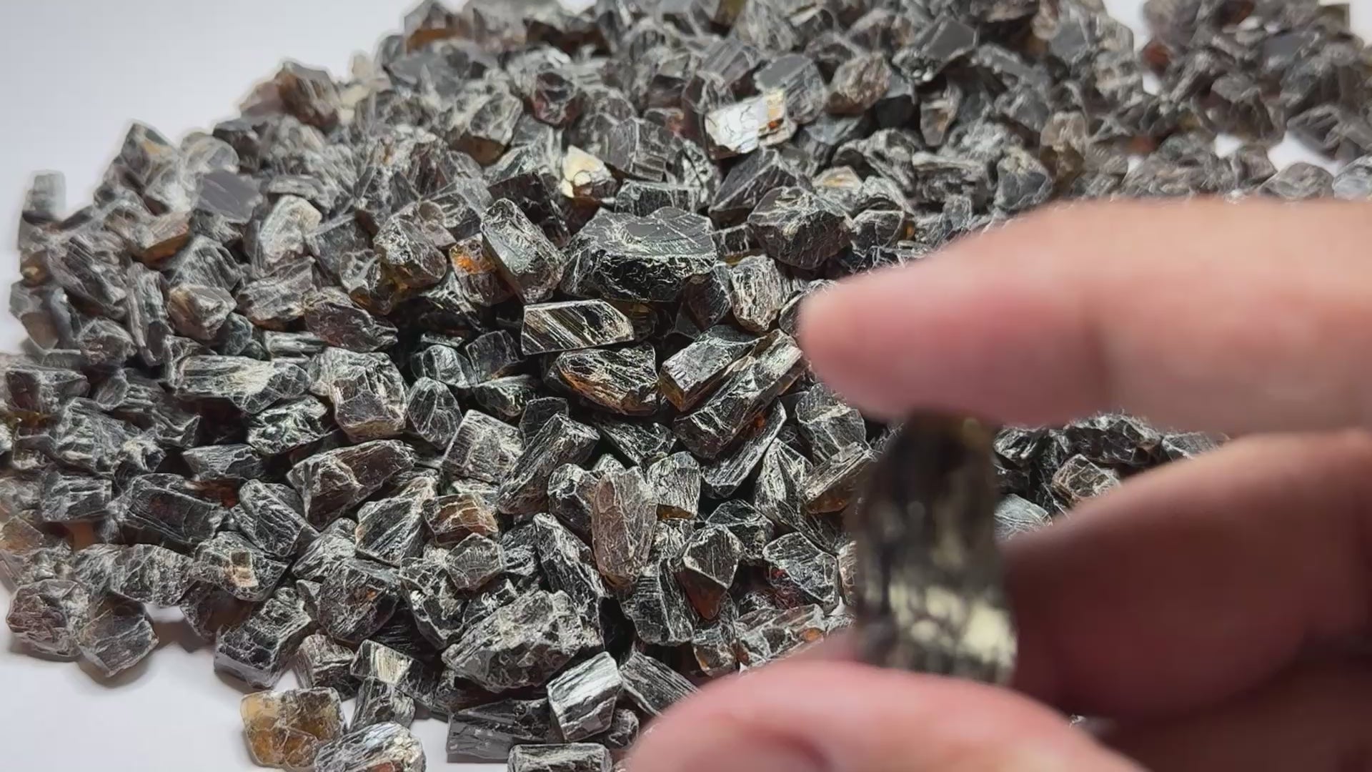 Enstatite Lot, 1.096kg / 5480ct, Tanzania, Untreated Unheated, this is a graded and cobbed lot, all are vvs and vvs-if with some having issues on the outside that will come off in pre-from, but excellent faceting grade lot. 11ct average