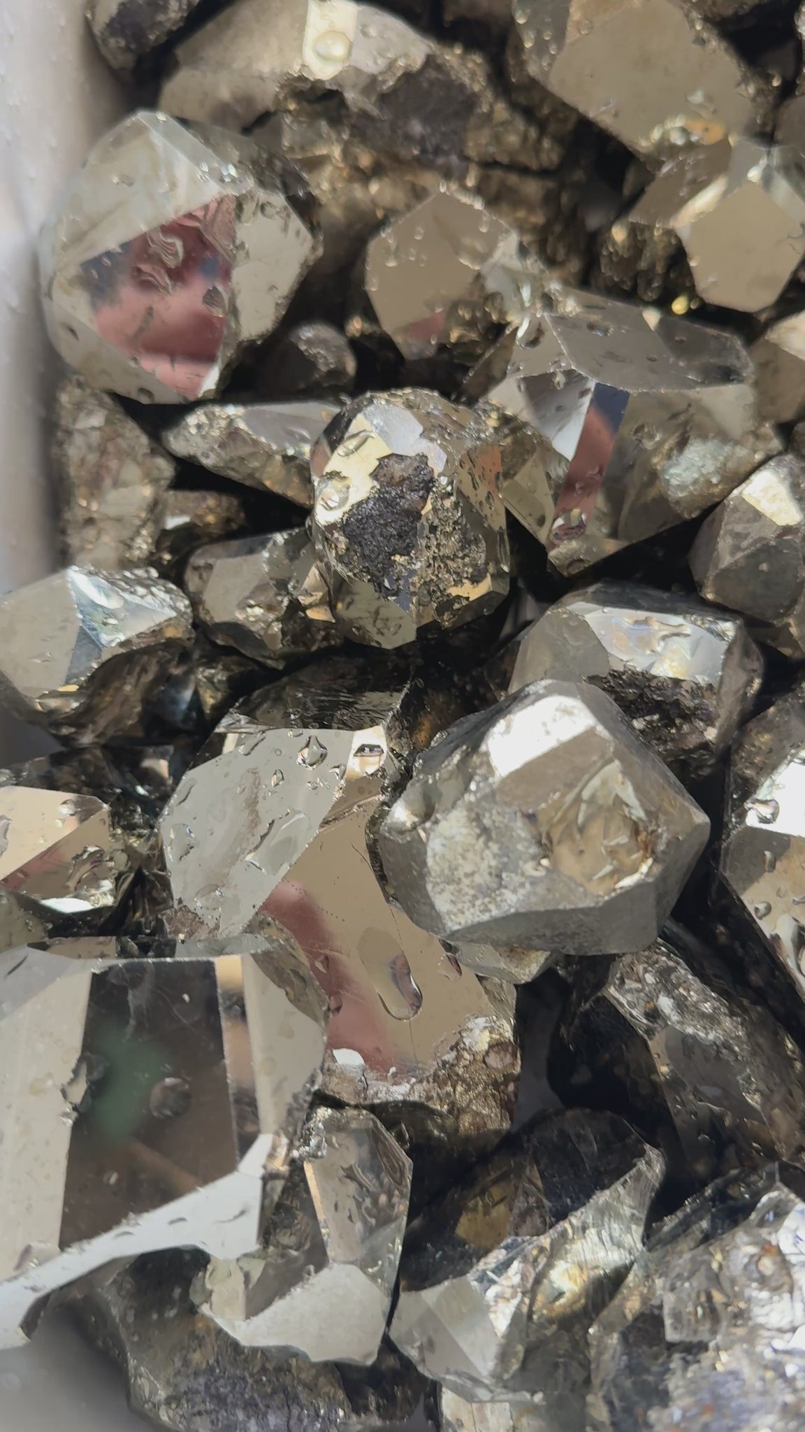 Mirror Shine Pyrite Lot from Merelani Tanzania. These that come from Merelani, show a high, natural mirror finish on the facets, without polishing, these have come out of the ground like this, shown wet, they can be faceted, the lot is 11.10 kilo