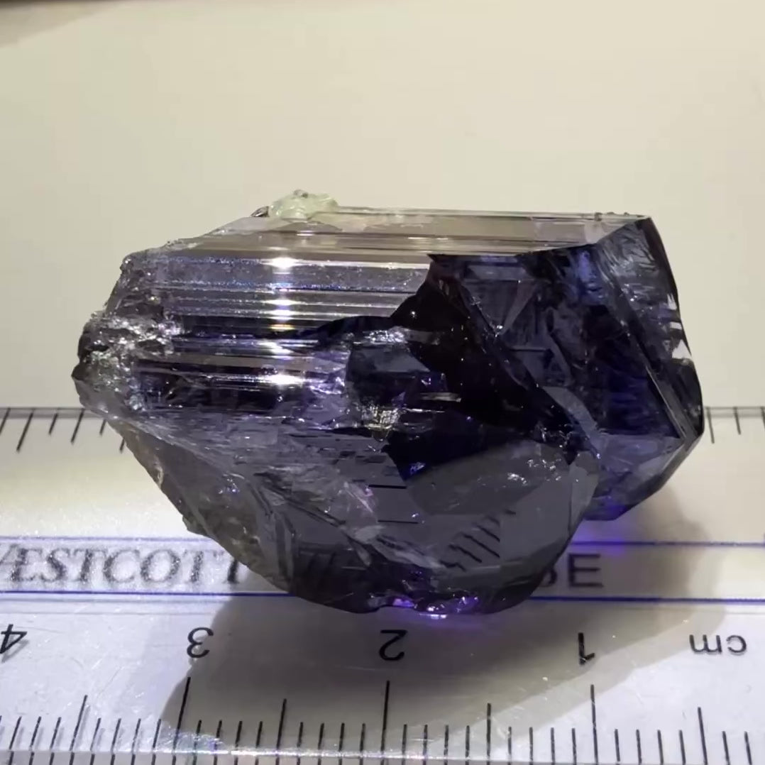 Tanzanite Crystal, 78.95ct / 15.772gm, from Merelani, Tanzania.  Untreated Unheated, Size: 32.2 × 18.5 × 17.2 mm.
