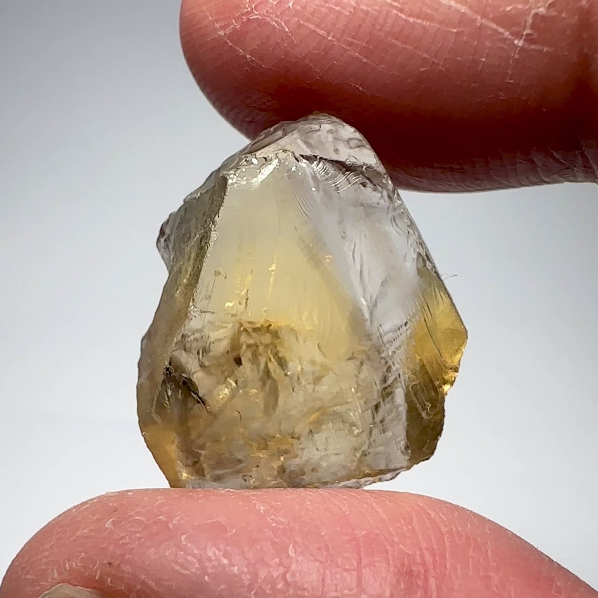 Citrine, 23.08ct, Zambia, Untreated Unheated, slight issues on outside, rest VVS-IF, shape flat