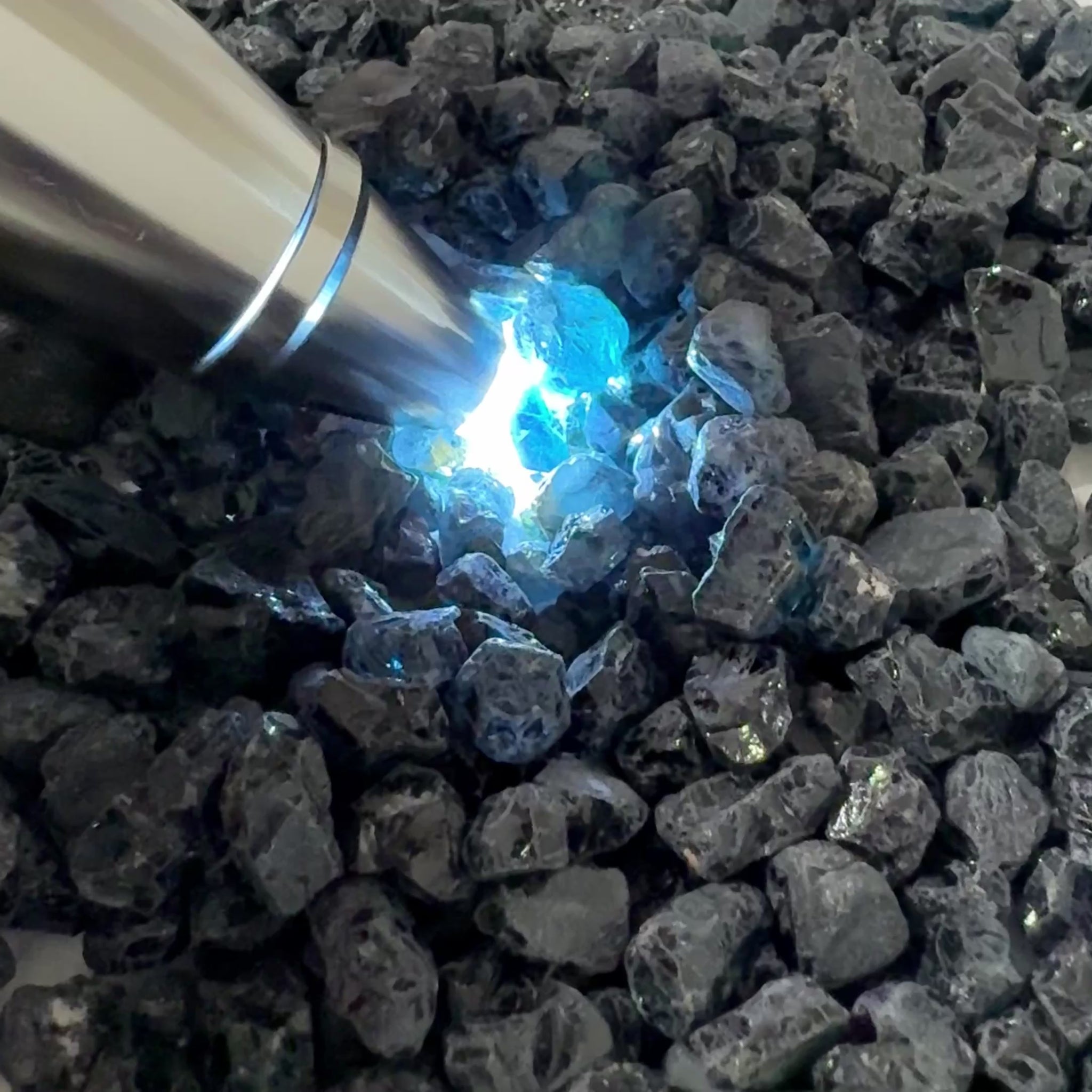 Midnight Blue Spinel Lot, 309.70gm / 1548.50ct, Mozambique, Untreated Unheated. All transparent stones, midnight blue but dark in normal light. See both videos. Almost all are vvs. Not sure if heat will lighten it. 3ct-11ct