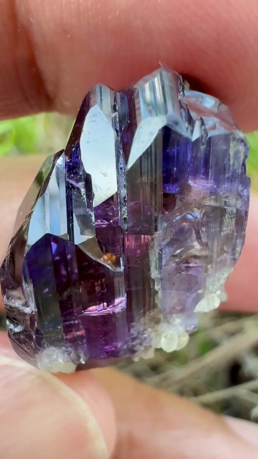 Tanzanite Crystal, 78.95ct / 15.772gm, from Merelani, Tanzania.  Untreated Unheated, Size: 32.2 × 18.5 × 17.2 mm.