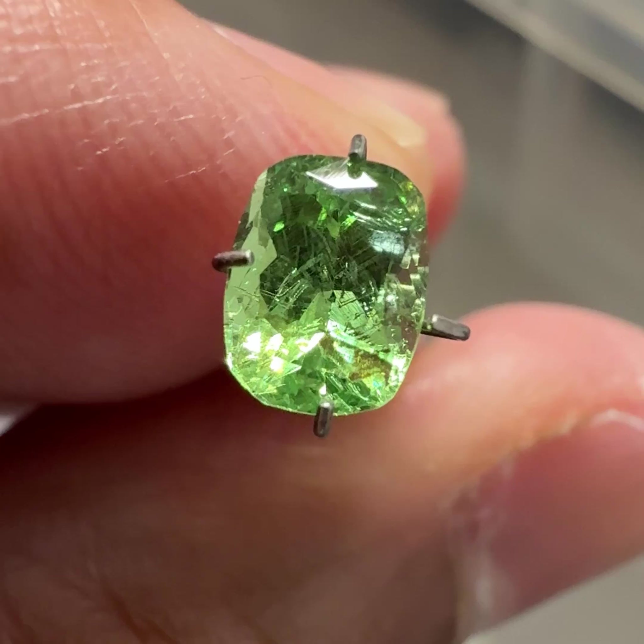 Tsavorite Garnet, 0.97ct, Tanzania, Untreated Unheated
