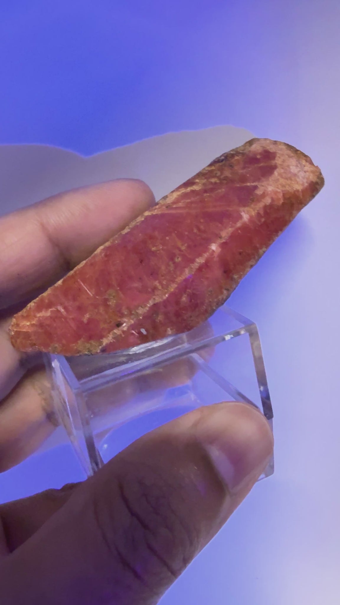 Gem Torch by Gemstone Masters, 6 function gem torch, strong power UV 365nm and 395nm, belt clip and 2 light focusing cones, 98% cri white bulb, 2-year warranty (excluding damage or wear and tear), we are the agents for this. Ships worldwide