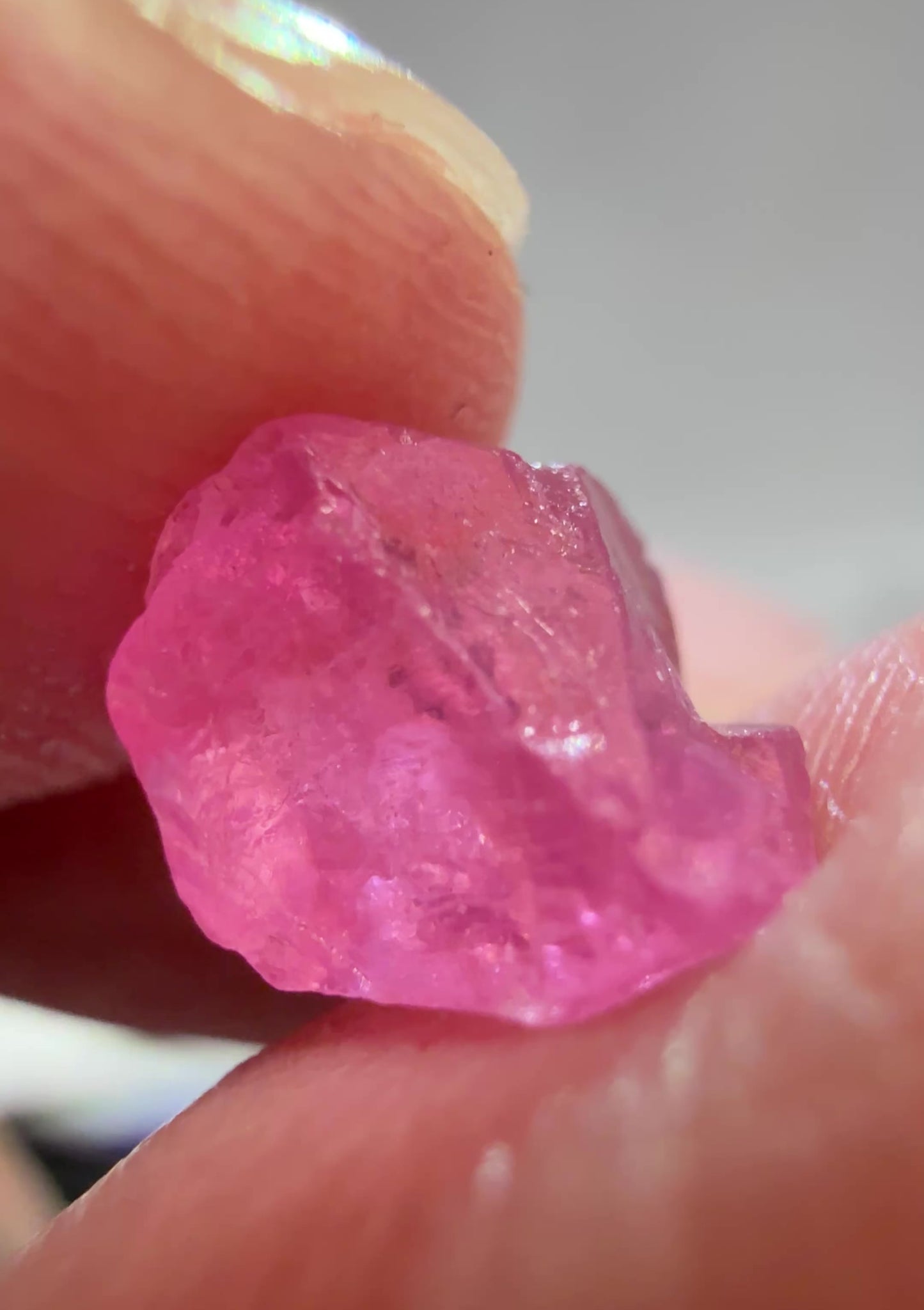 Mahenge Spinel, 2.90ct, Mahenge, Tanzania, Untreated Unheated. Slight inclusions, no crack! See the backlit photos and video for inclusion positioning