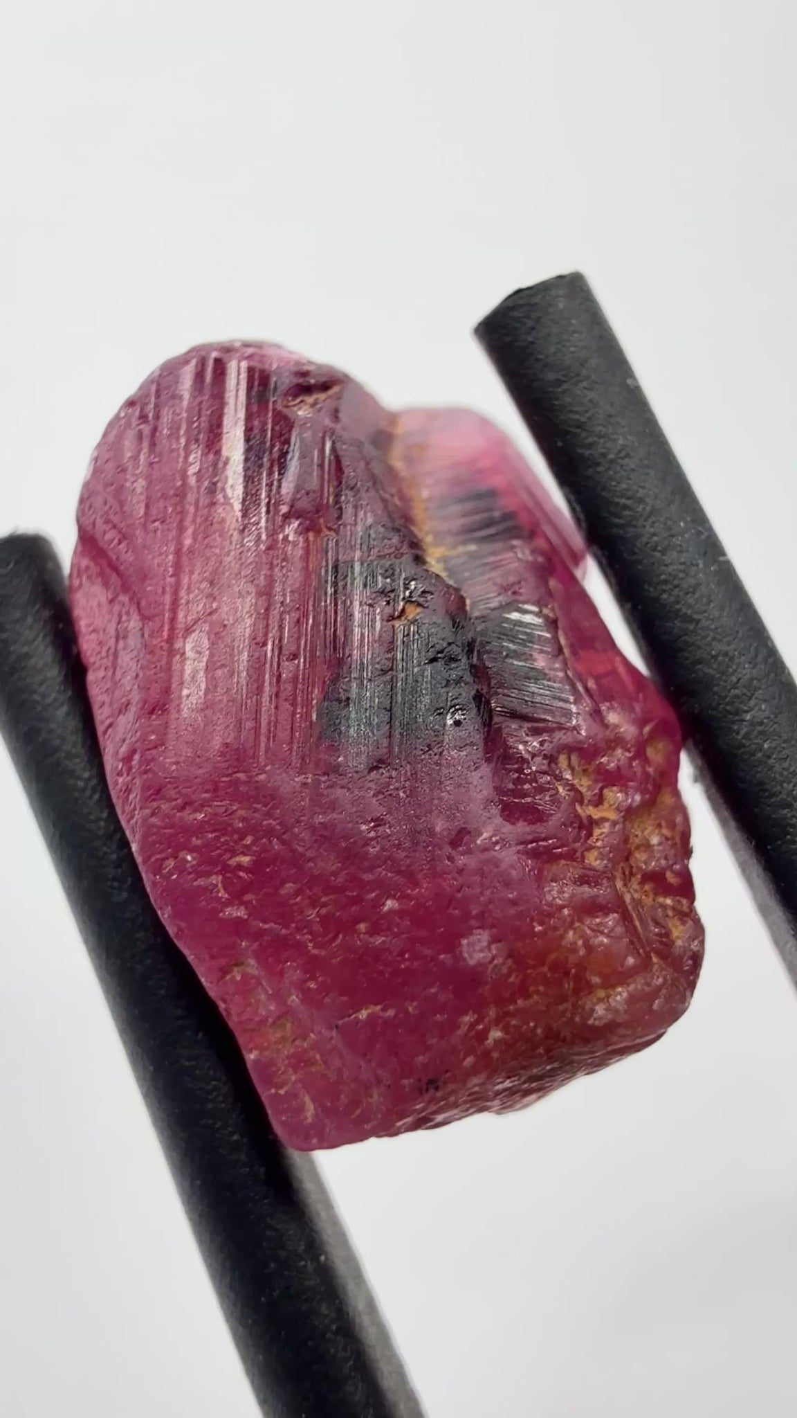 Winza Sapphire Crystal, 7.64ct, Winza Tanzania, see all sides in the pictures and video, superb etching, Untreated Unheated, 12.7 x 8.5 x 6.3mm