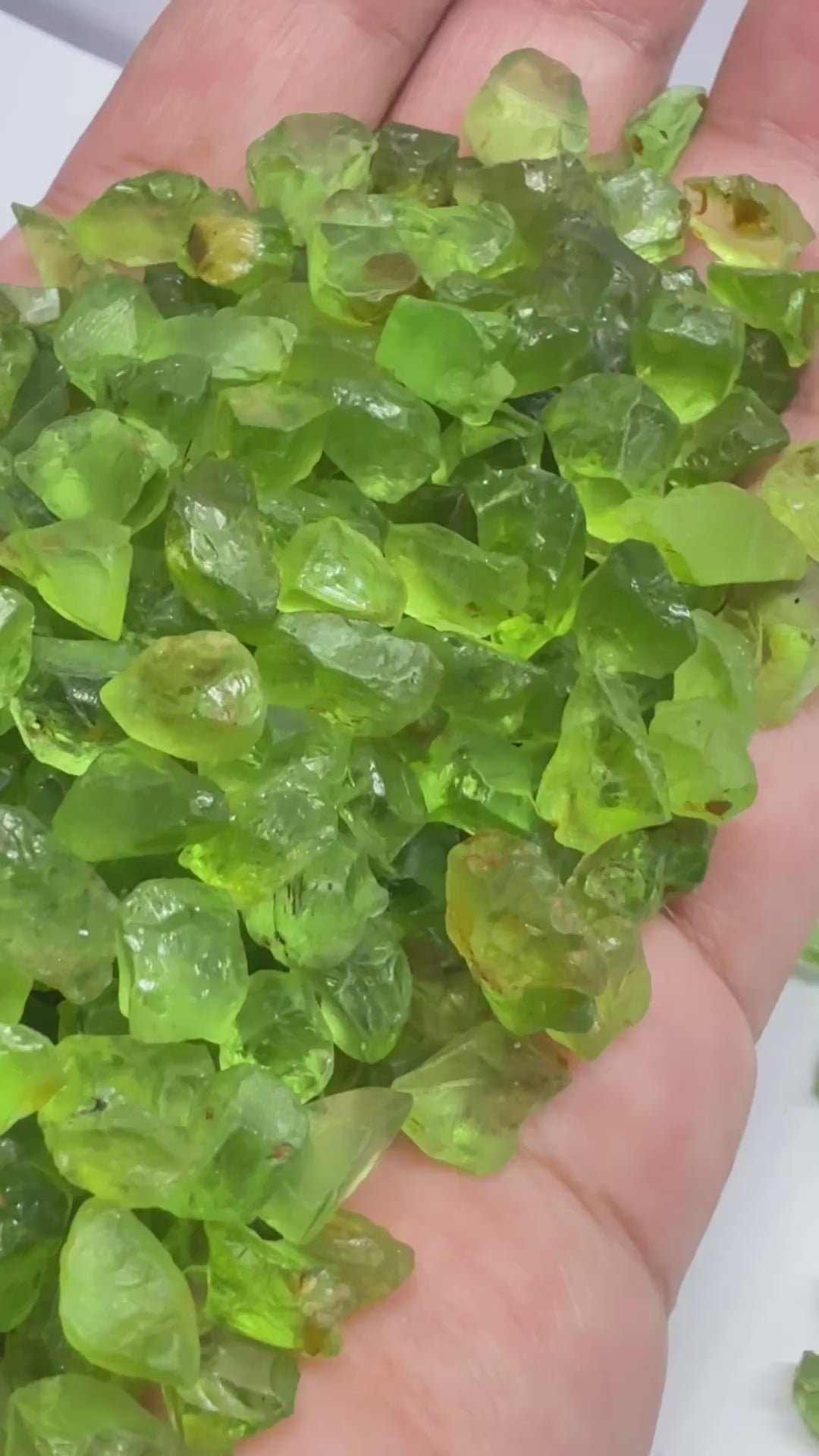 GoGo Peridot Lot, 207gm / 1035ct, Tanzania, Untreated Unheated, 4.20ct average size, eye clean and better, comes in at around US$4/gm for the wholesale pack!