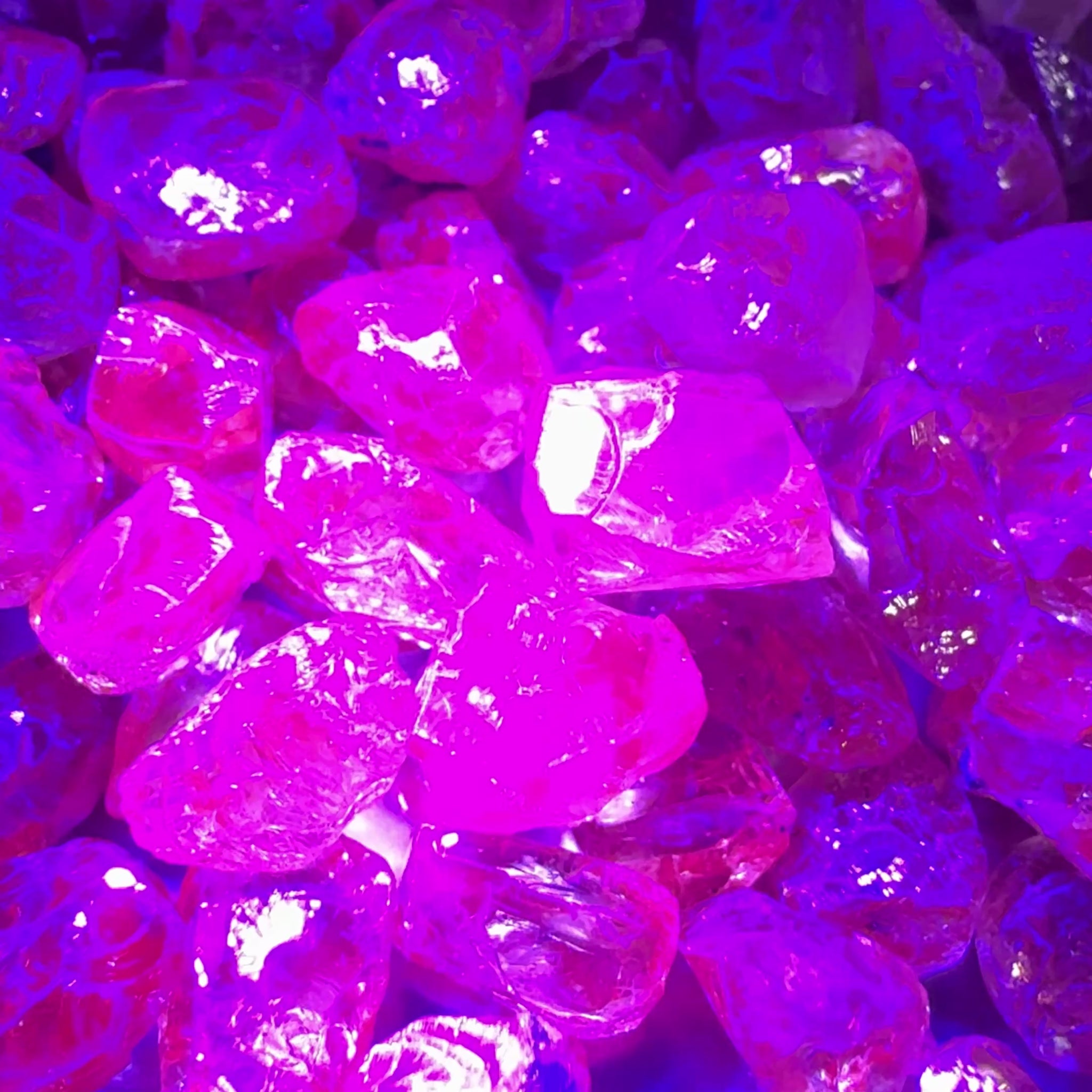 Dragon Garnet, 48.00gm / 240ct Lot, Tanzania, Untreated Unheated, mixed clarity lot from moderately included to internally flawless, 2ct average, see the video for uv effect