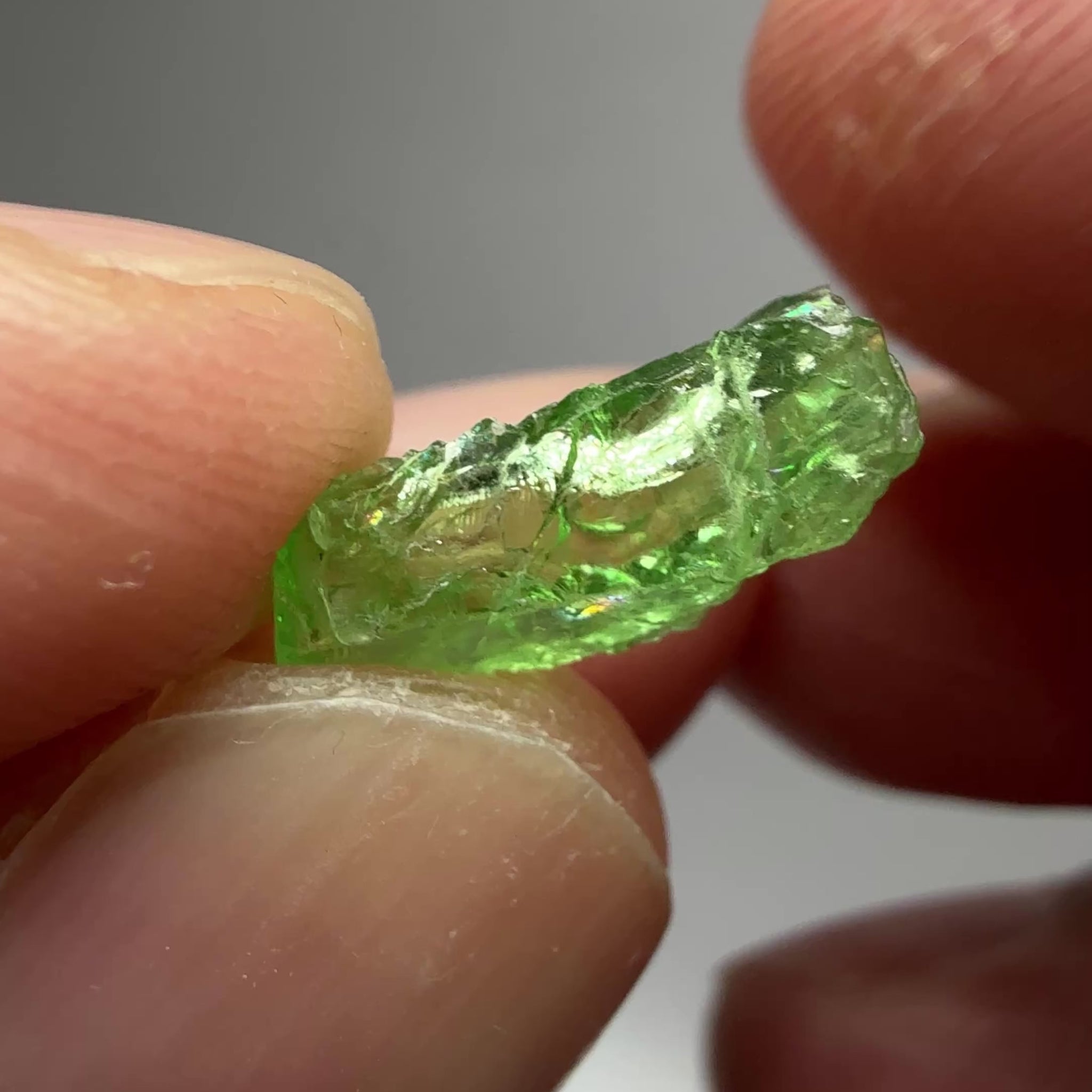 Tsavorite Garnet, Tanzania, 3.16ct, Untreated Unheated, cracks on the outside, inside VS-Si challenging shape, maybe cut a baguette shape