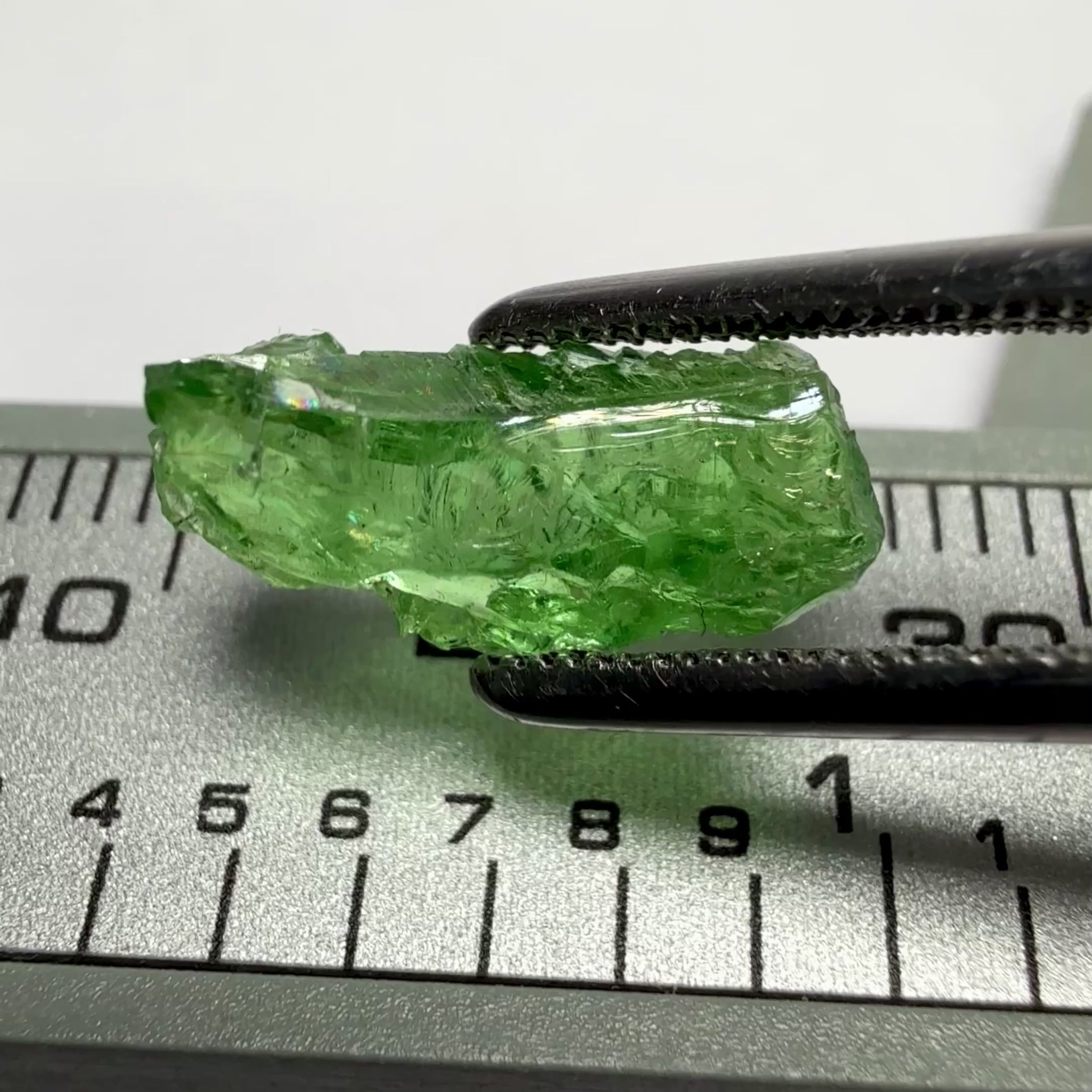 Tsavorite Garnet, Tanzania, 3.16ct, Untreated Unheated, cracks on the outside, inside VS-Si challenging shape, maybe cut a baguette shape
