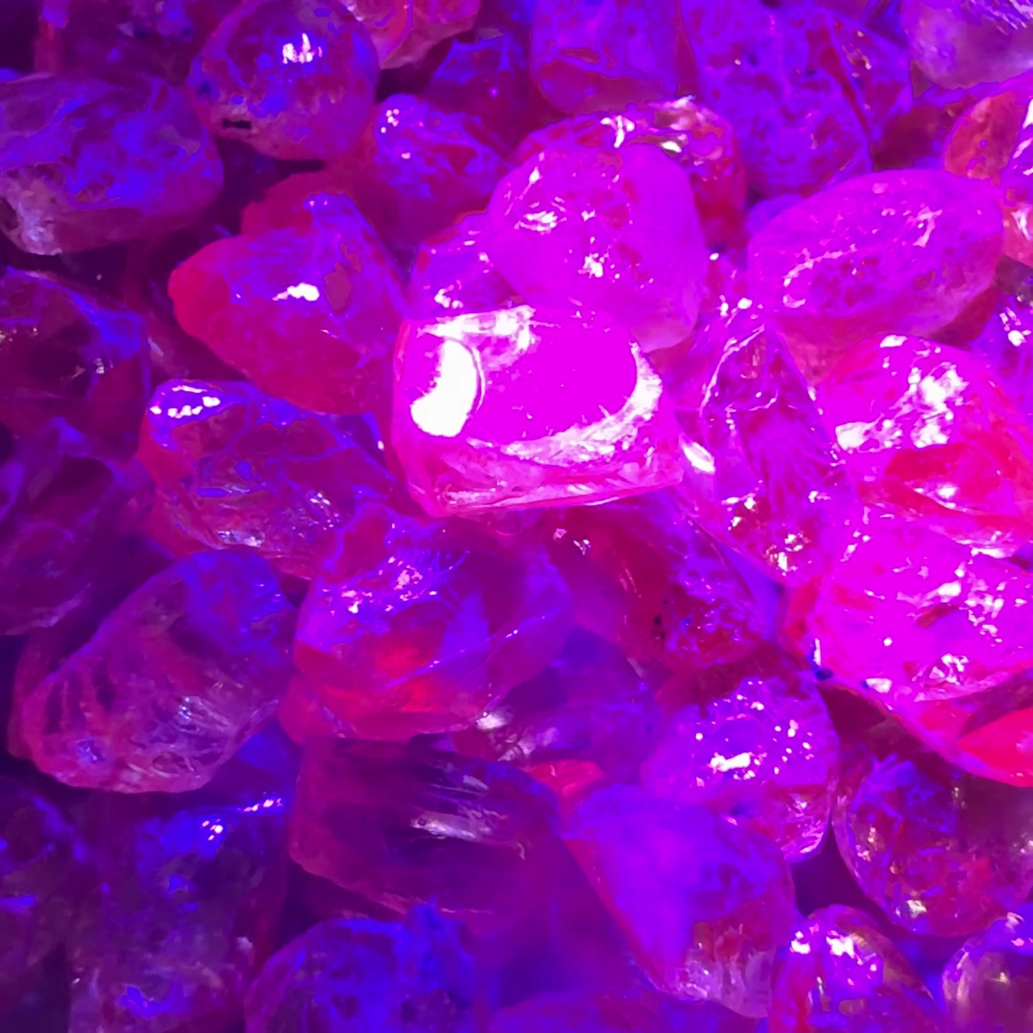 Dragon Garnet, 48.00gm / 240ct Lot, Tanzania, Untreated Unheated, mixed clarity lot from moderately included to internally flawless, 2ct average, see the video for uv effect