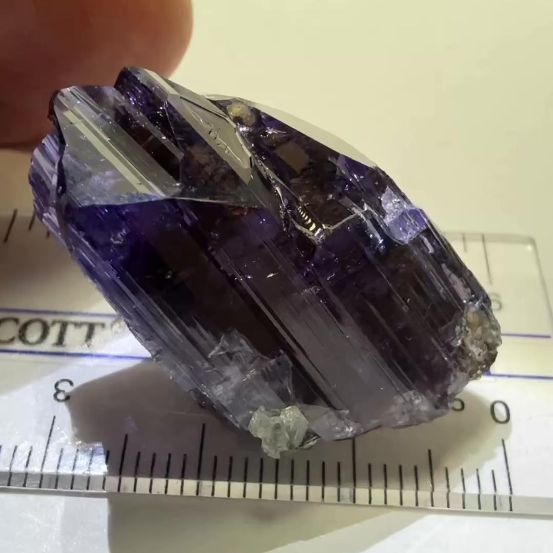 Tanzanite Crystal, 78.95ct / 15.772gm, from Merelani, Tanzania.  Untreated Unheated, Size: 32.2 × 18.5 × 17.2 mm.