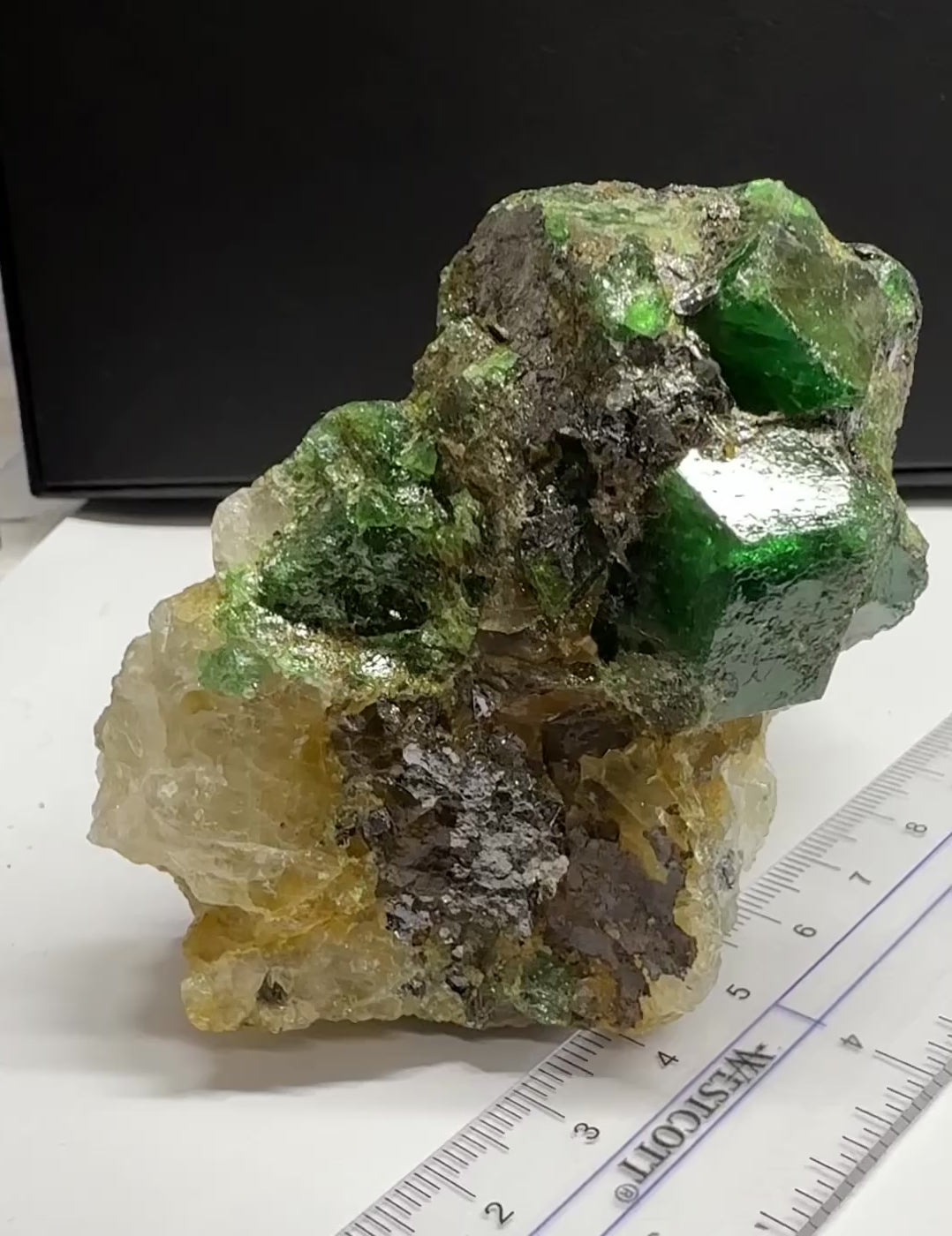Tsavorite Garnet on Quartz and Graphite, Incredibly rare, 308.20gm / 1541ct, naturally free standing, Merelani, Tanzania, Unheated Untreated, very very rare piece, 87.2mm x 76mm x 53.5