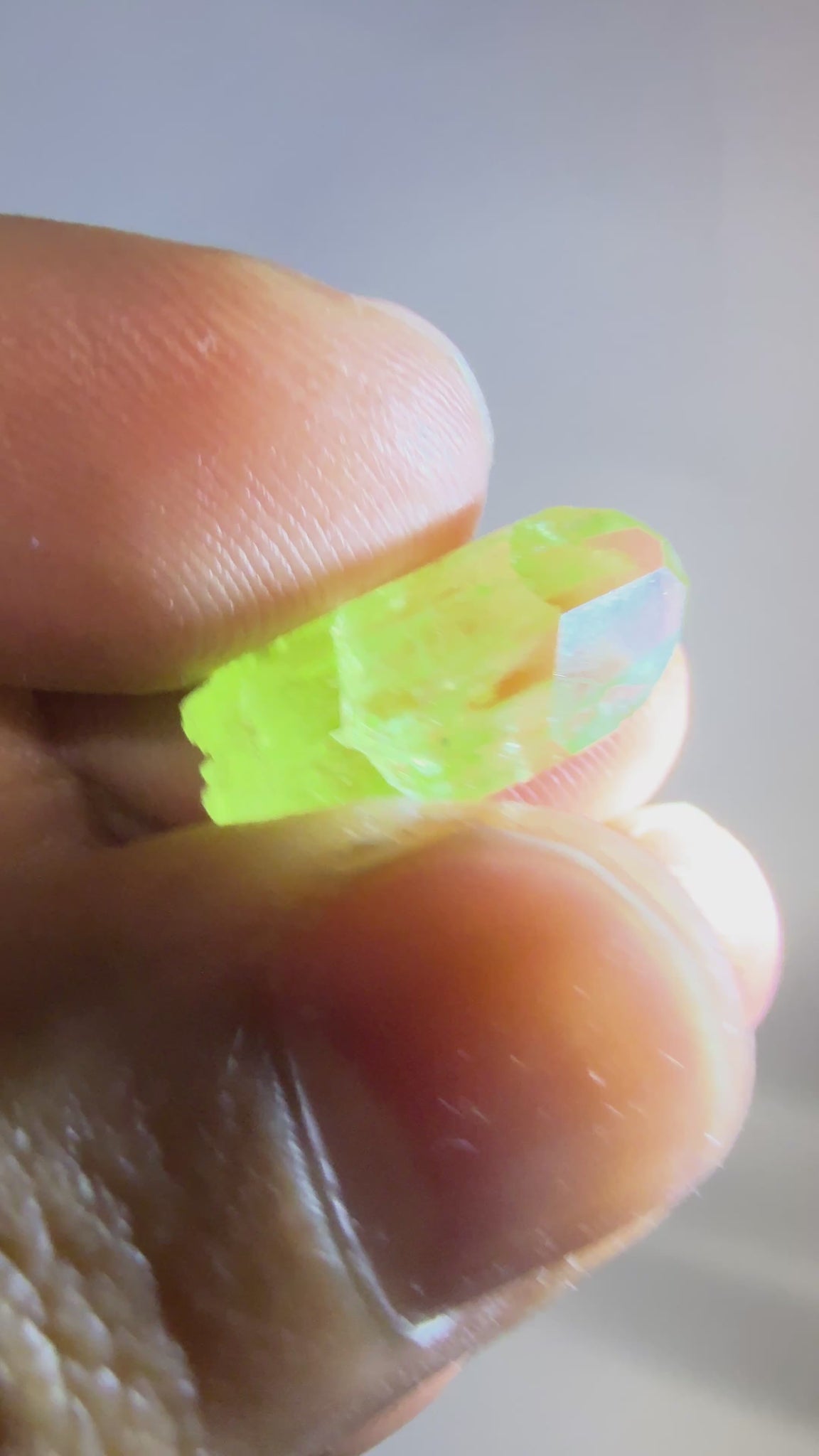 Gem Torch by Gemstone Masters, 6 function gem torch, strong power UV 365nm and 395nm, belt clip and 2 light focusing cones, 98% cri white bulb, 2-year warranty (excluding damage or wear and tear), we are the agents for this. Ships worldwide