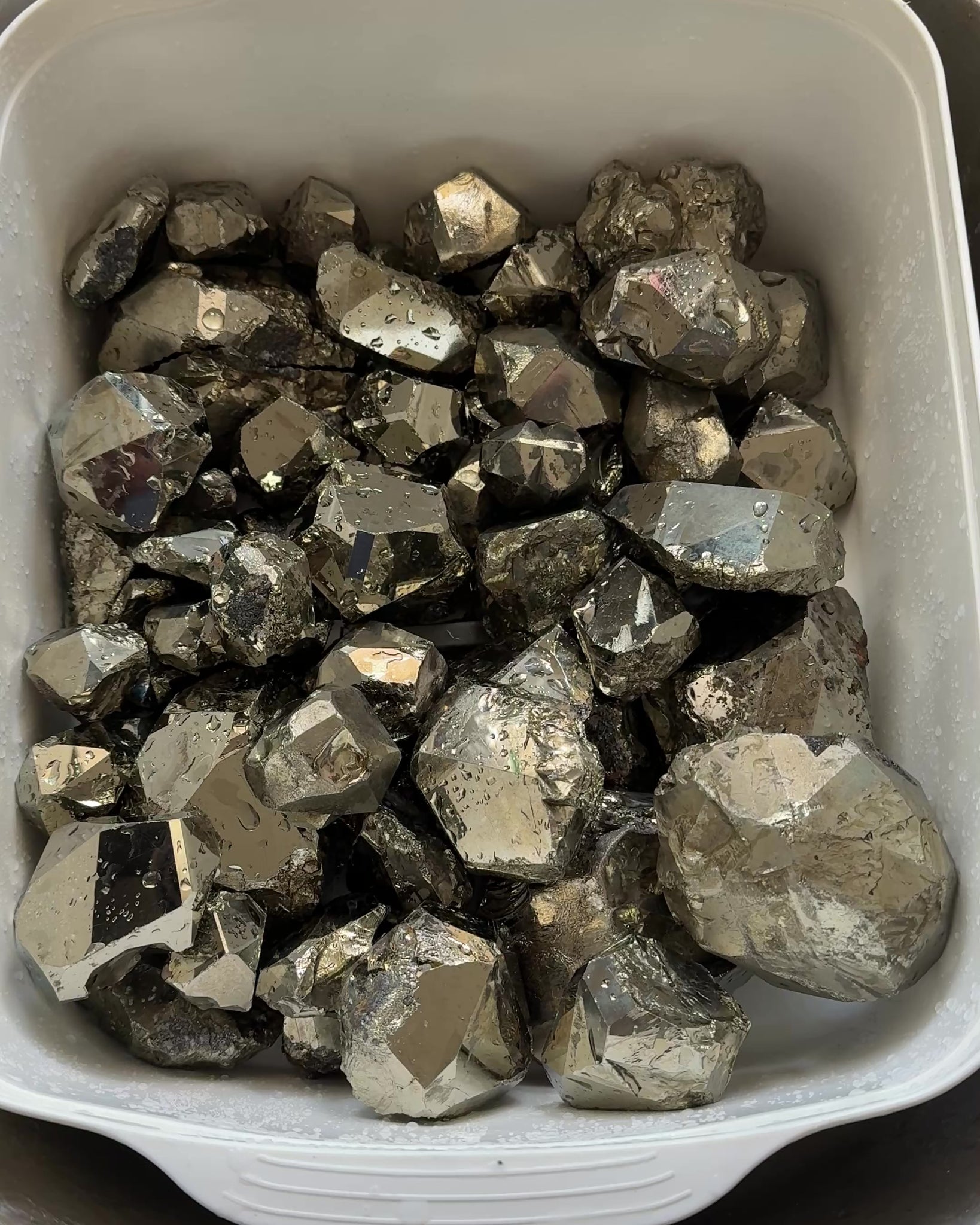 Mirror Shine Pyrite Lot from Merelani Tanzania. These that come from Merelani, show a high, natural mirror finish on the facets, without polishing, these have come out of the ground like this, shown wet, they can be faceted, the lot is 11.10 kilo