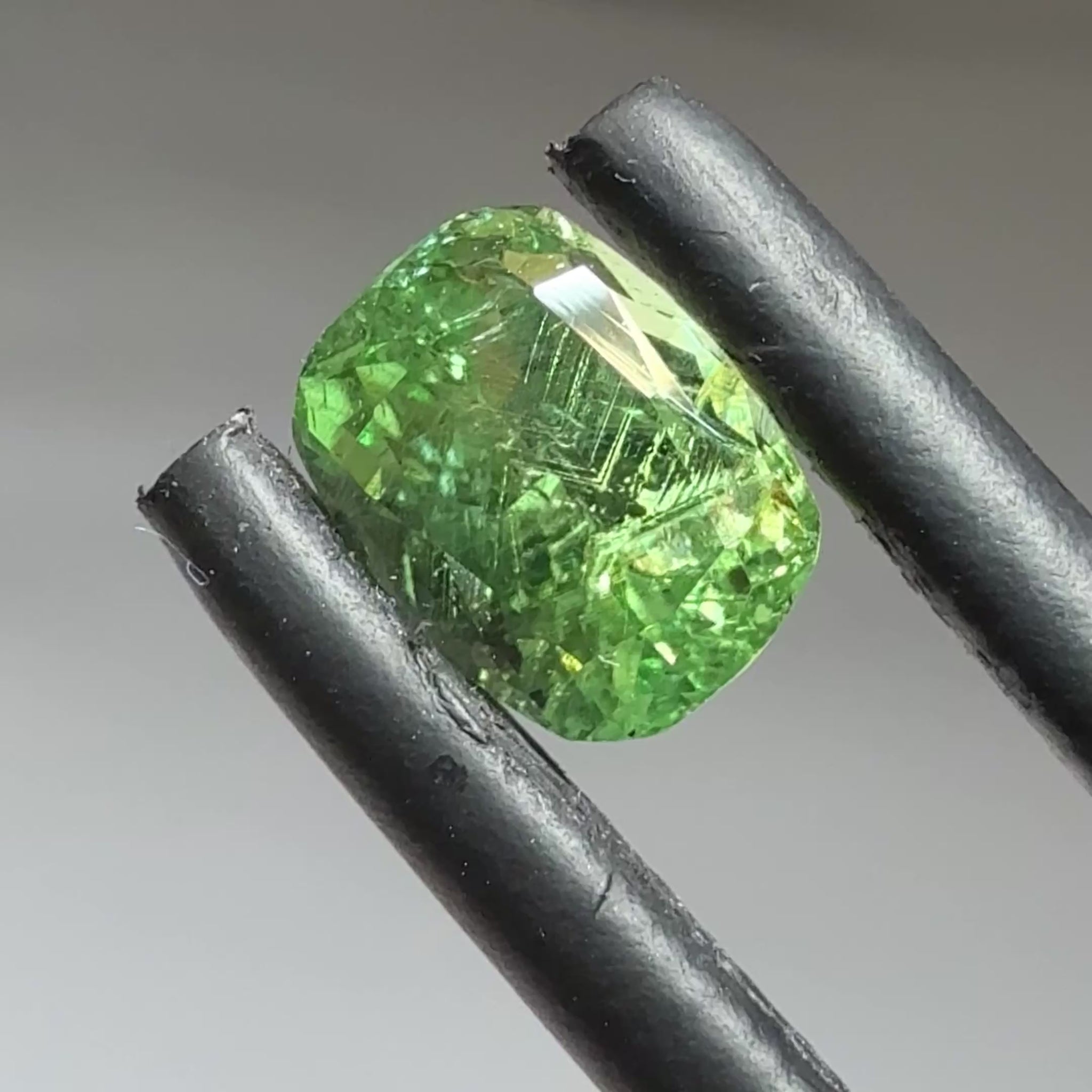 Tsavorite Garnet, 0.97ct, Tanzania, Untreated Unheated