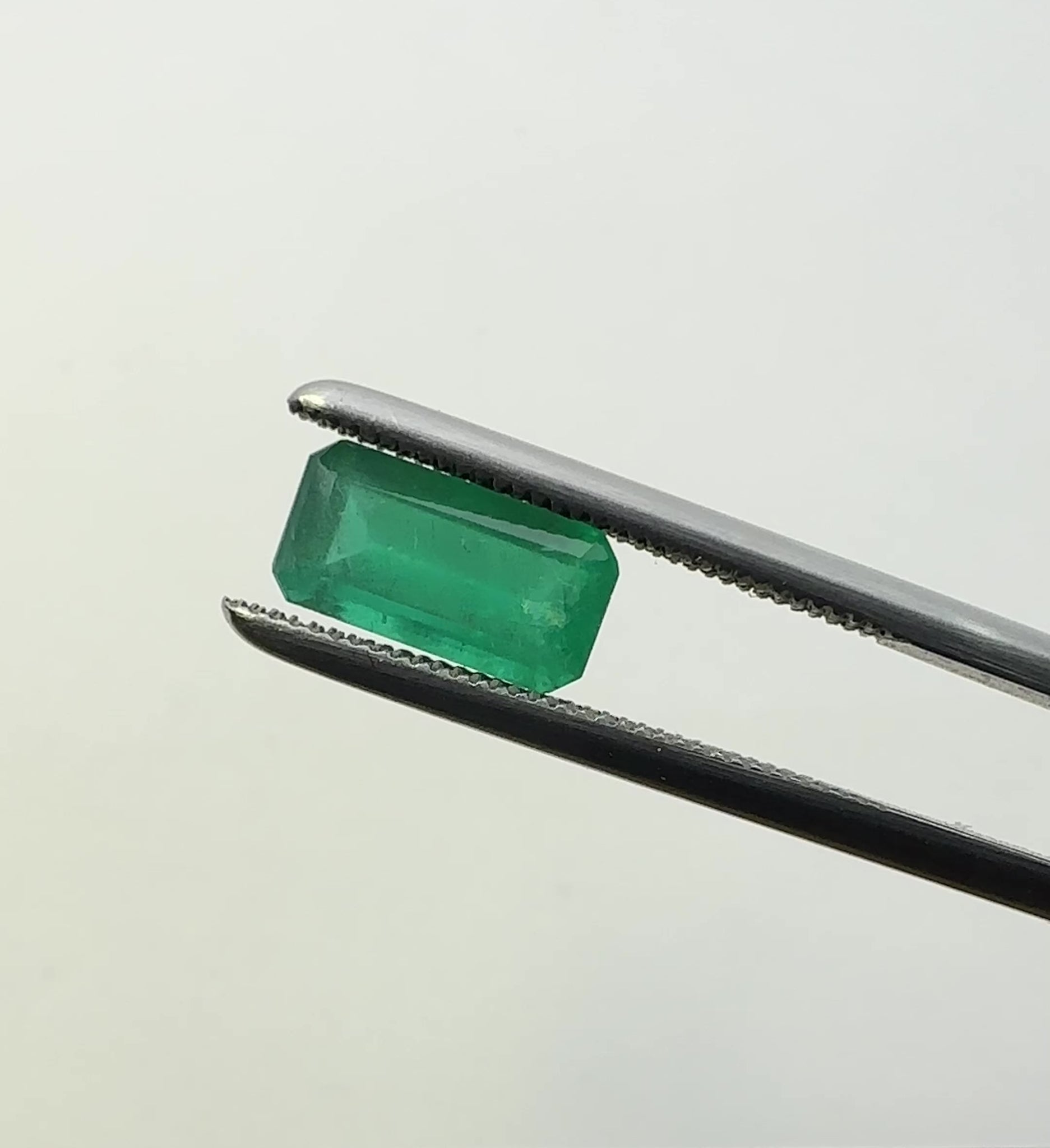 Emerald, 1.09ct, Tanzania, No Oil, Untreated Unheated. Photos and vids in different lights, see how it looks